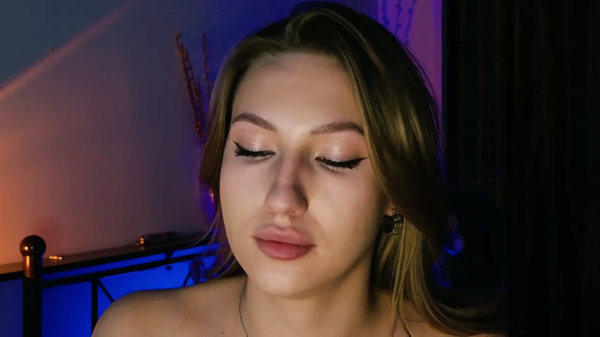 Gallery image thumbnail from LovelyGin's myfreecams stream on, 08/21/2025, 17:08 image 16 of 20