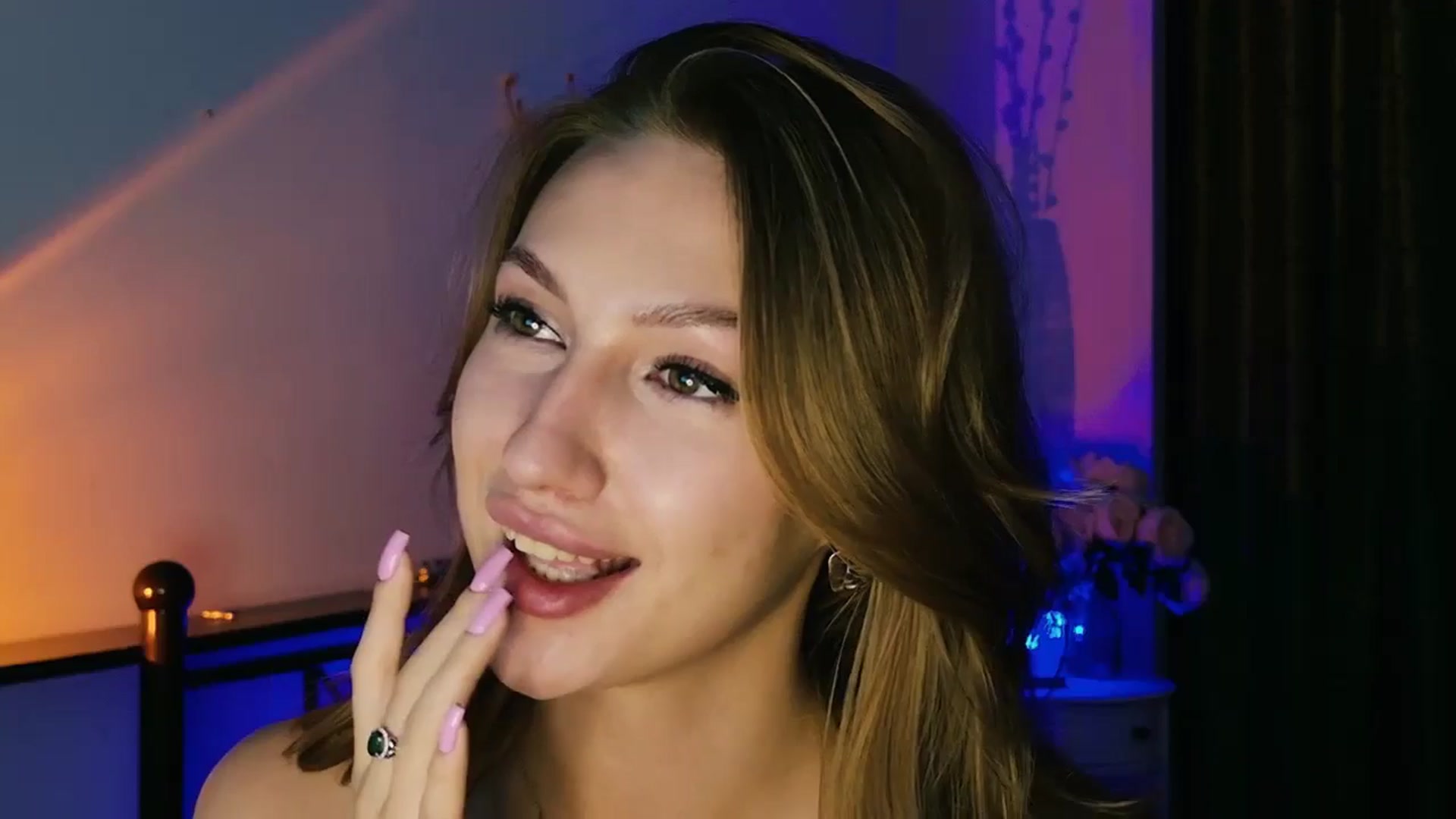 Gallery image thumbnail from LovelyGin's myfreecams stream on, 08/21/2025, 17:08 image 14 of 20
