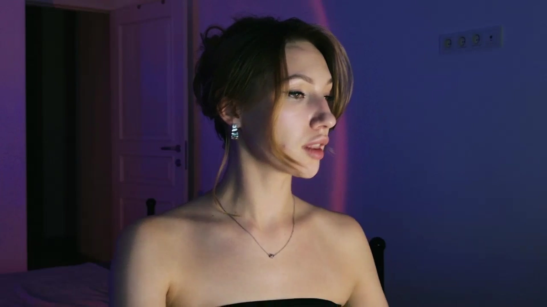 Gallery image thumbnail from LovelyGin's myfreecams stream on, 08/21/2025, 19:12 image 7 of 20