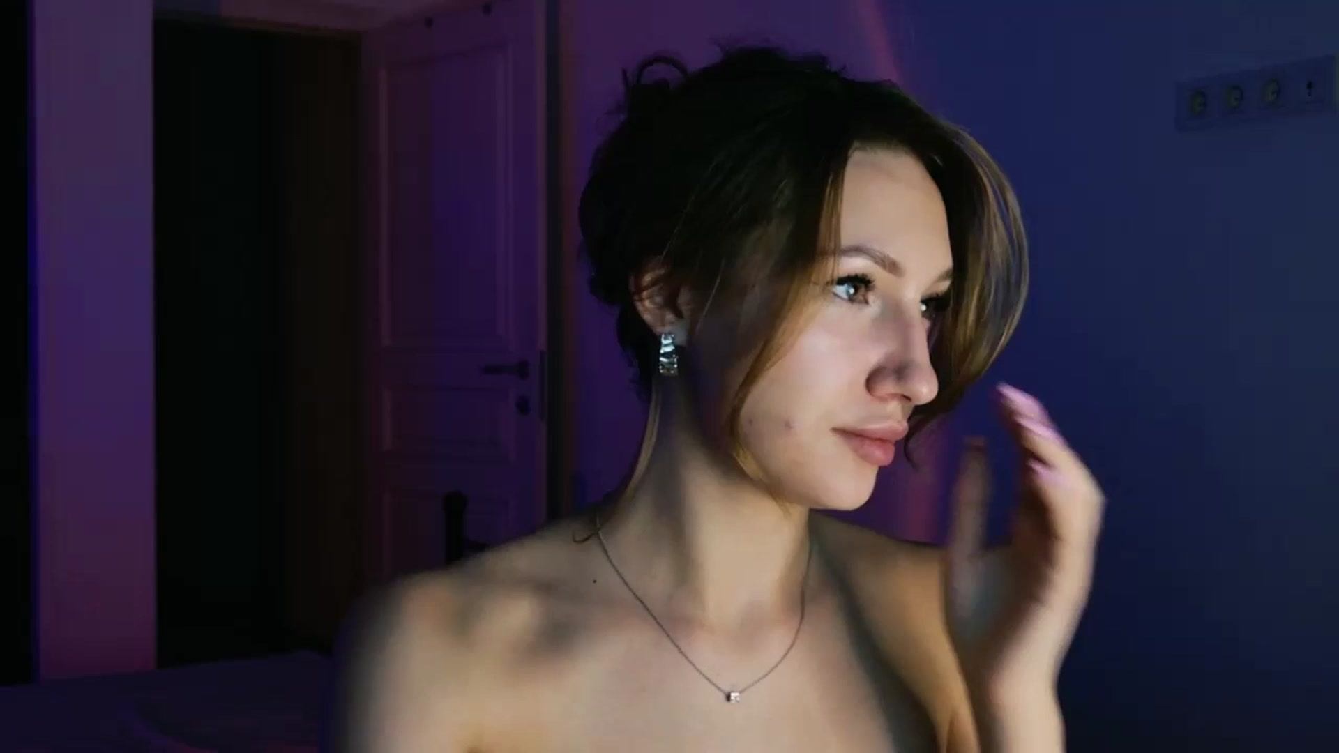 Gallery image thumbnail from LovelyGin's myfreecams stream on, 08/21/2025, 19:12 image 14 of 20