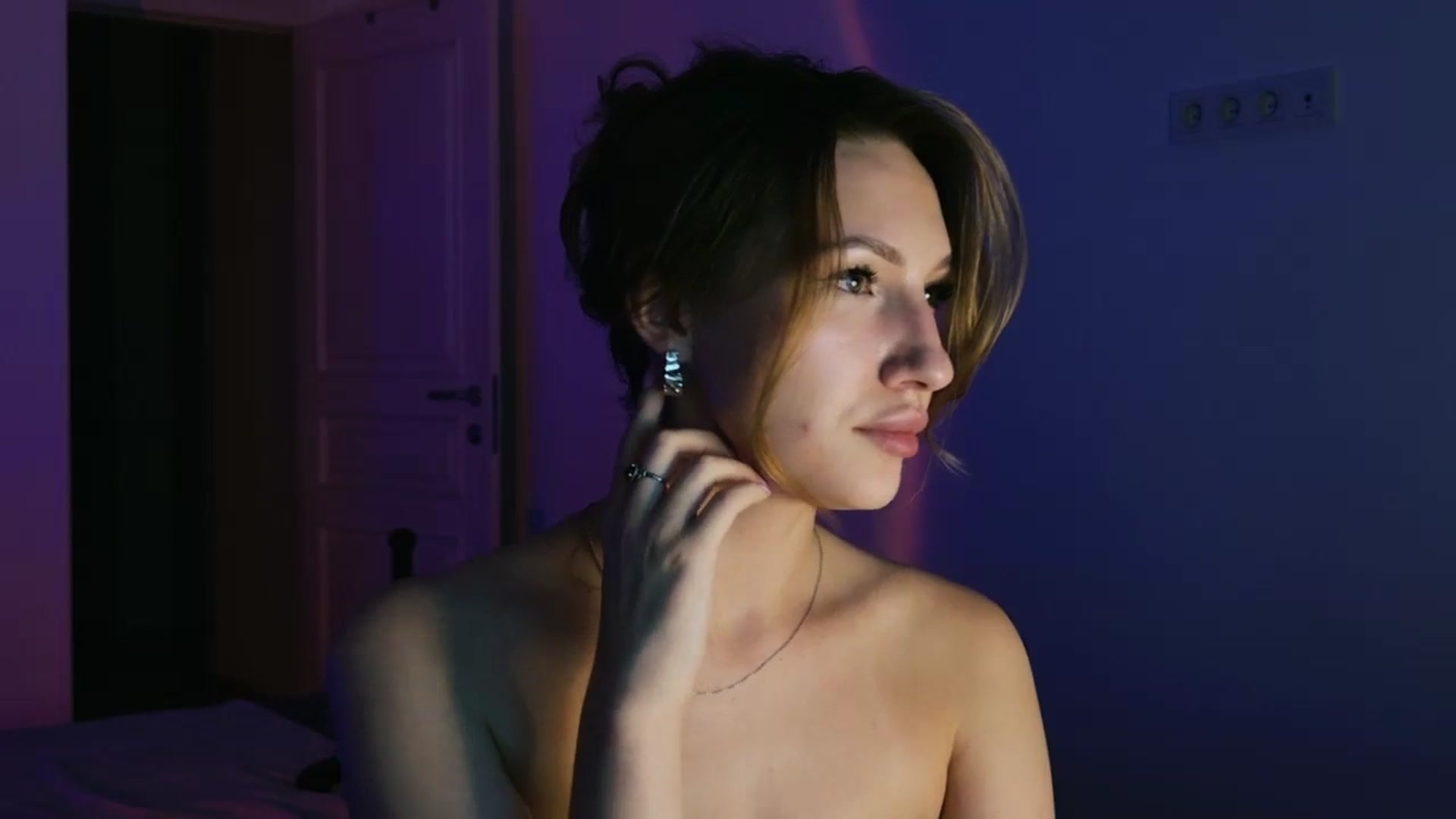 Gallery image thumbnail from LovelyGin's myfreecams stream on, 08/21/2025, 19:12 image 6 of 20