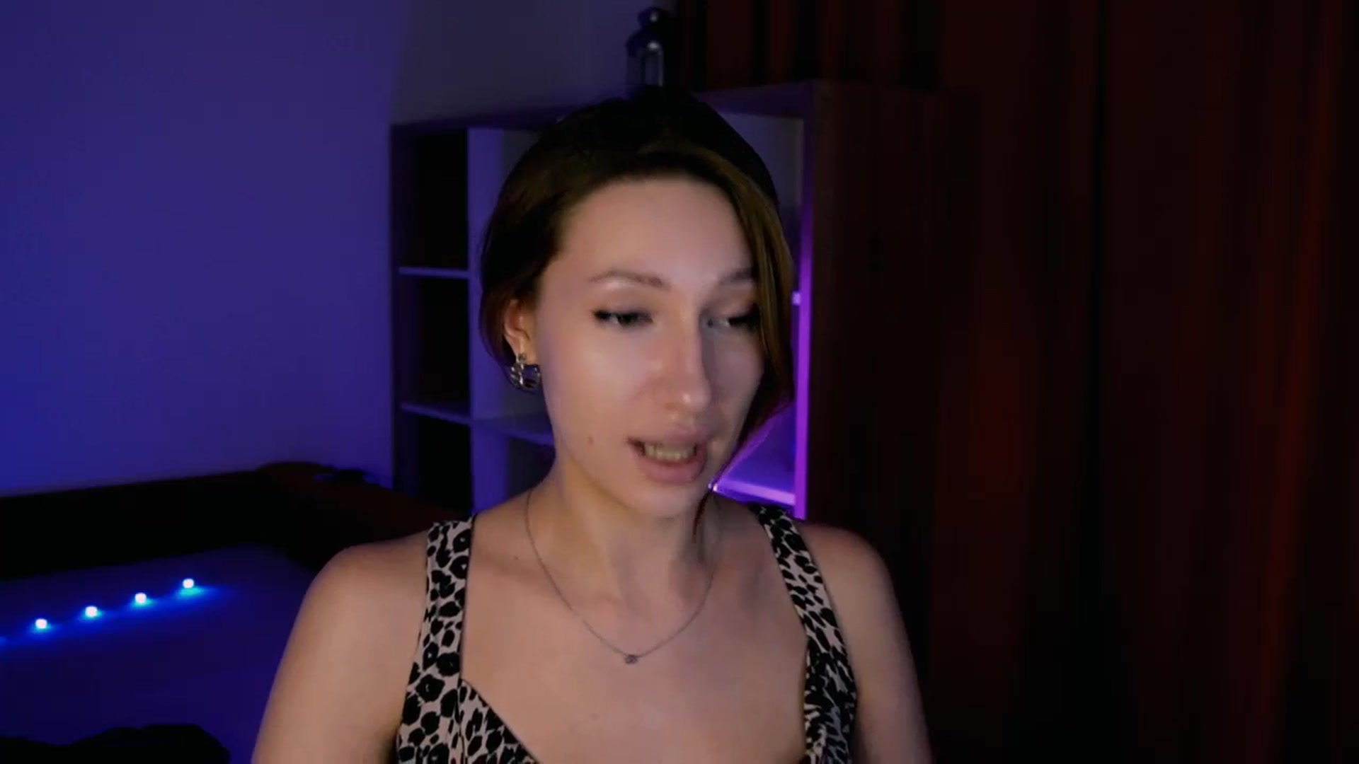 Gallery image thumbnail from LovelyGin's myfreecams stream on, 08/22/2025, 16:08 image 17 of 20