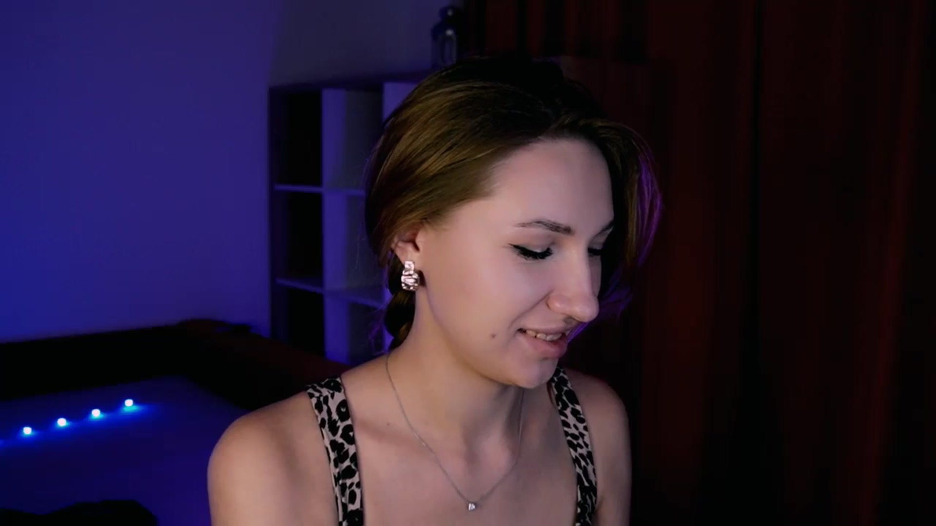 Gallery image thumbnail from LovelyGin's myfreecams stream on, 08/22/2025, 16:08 image 16 of 20