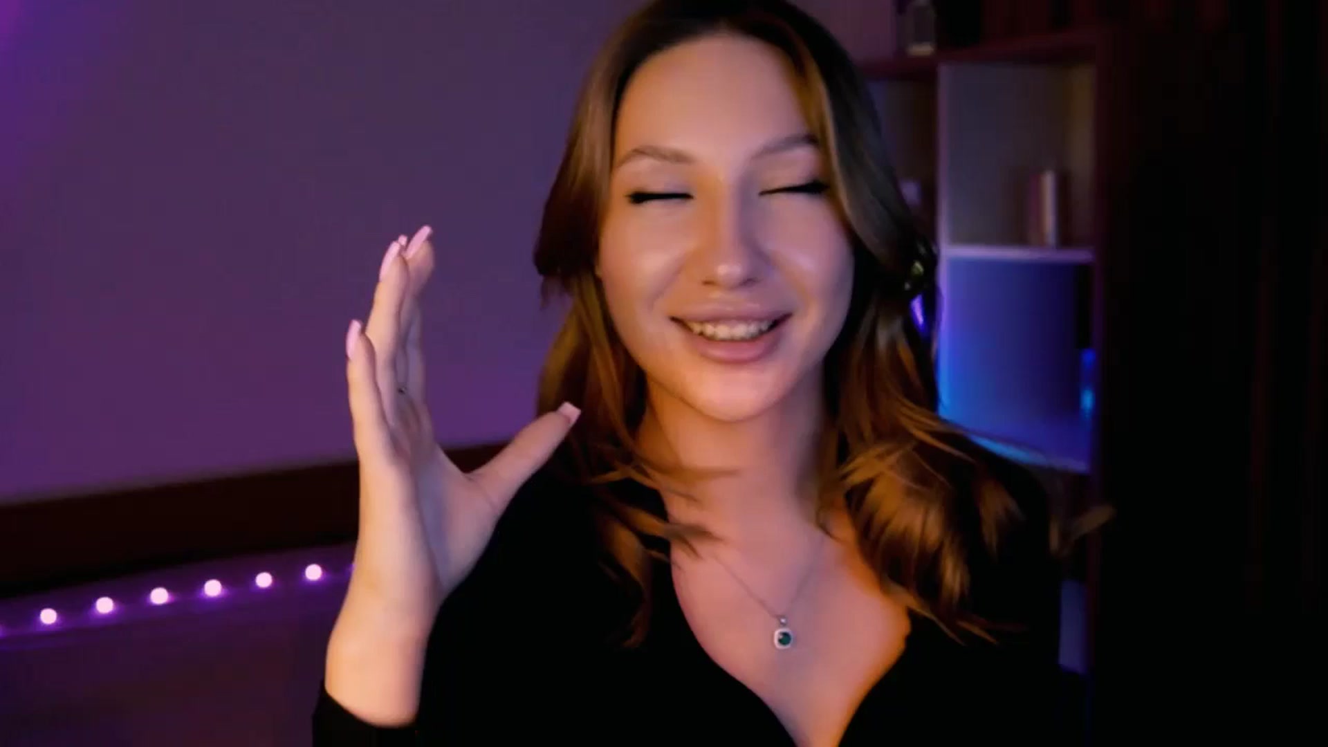 Gallery image thumbnail from LovelyGin's myfreecams stream on, 08/27/2025, 13:14 image 18 of 20