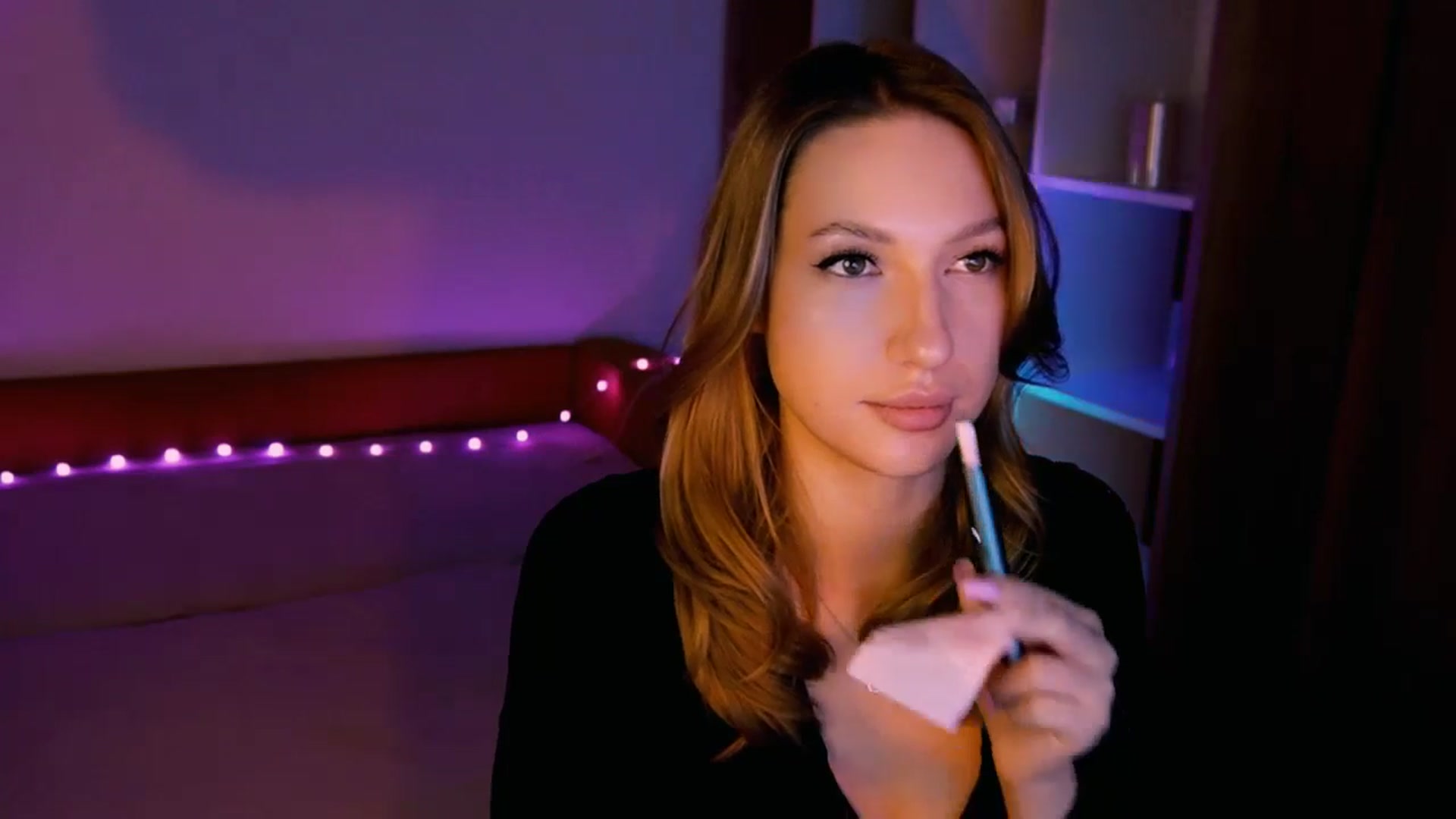 Gallery image thumbnail from LovelyGin's myfreecams stream on, 08/27/2025, 16:44 image 10 of 20
