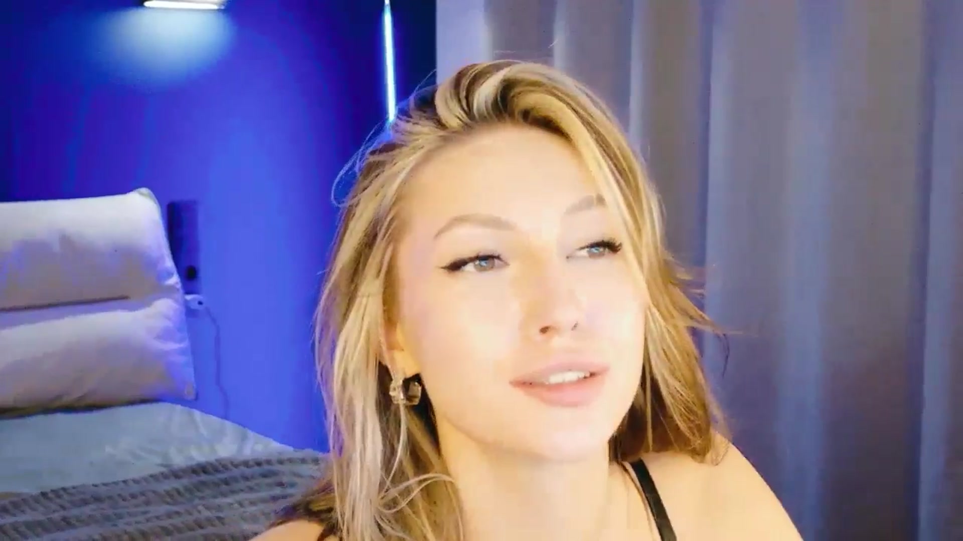 Gallery image thumbnail from LovelyGin's myfreecams stream on, 09/03/2025, 16:56 image 3 of 20