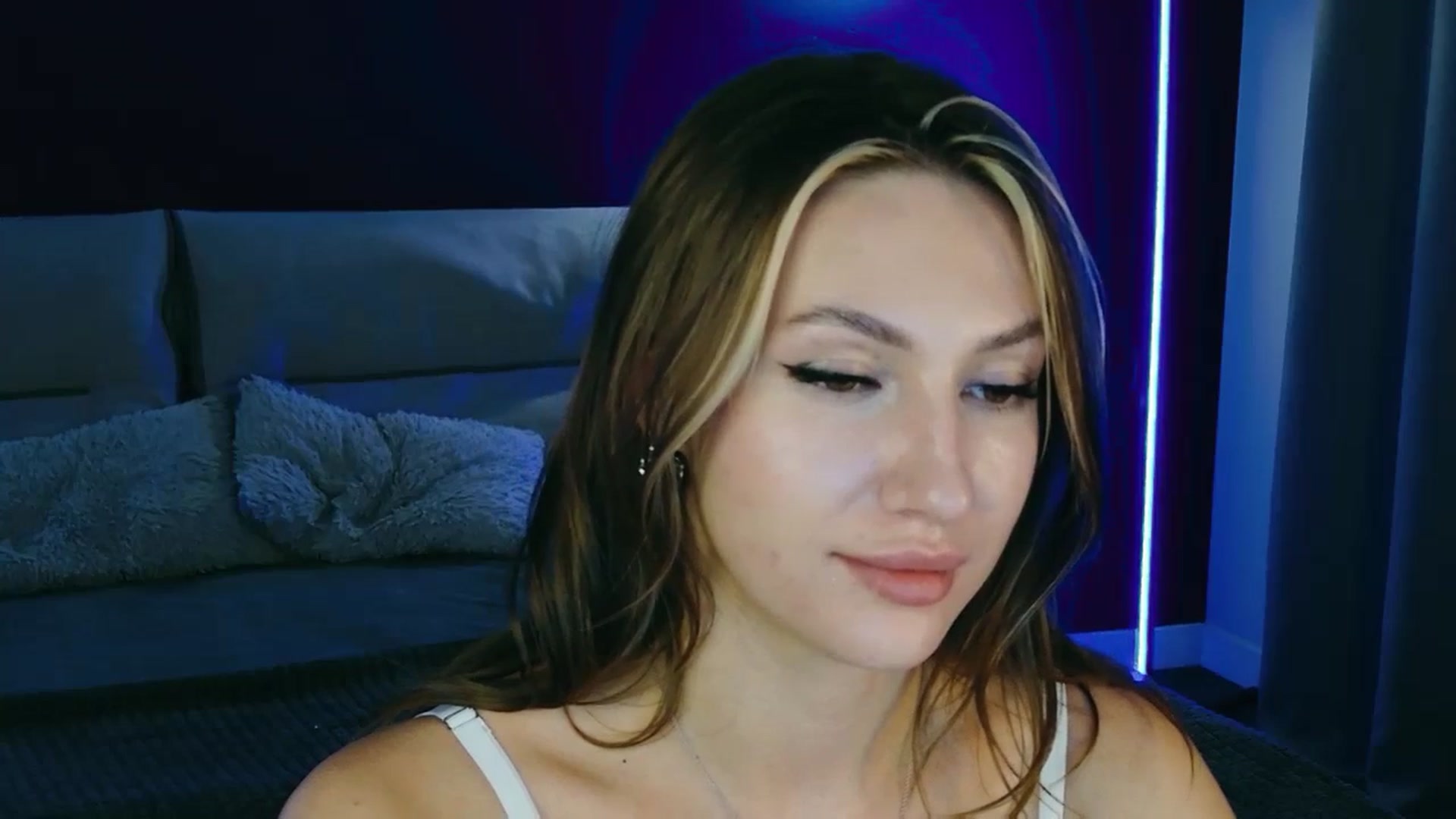 Gallery image thumbnail from LovelyGin's myfreecams stream on, 09/03/2025, 18:06 image 10 of 20