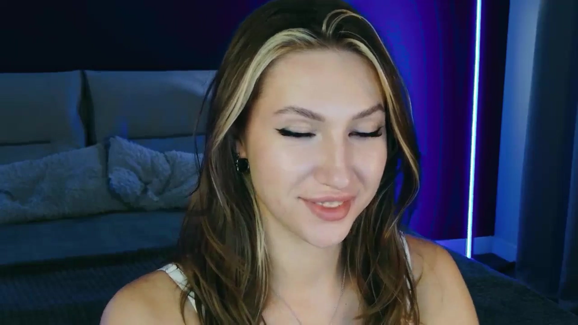 Gallery image thumbnail from LovelyGin's myfreecams stream on, 09/03/2025, 18:06 image 4 of 20