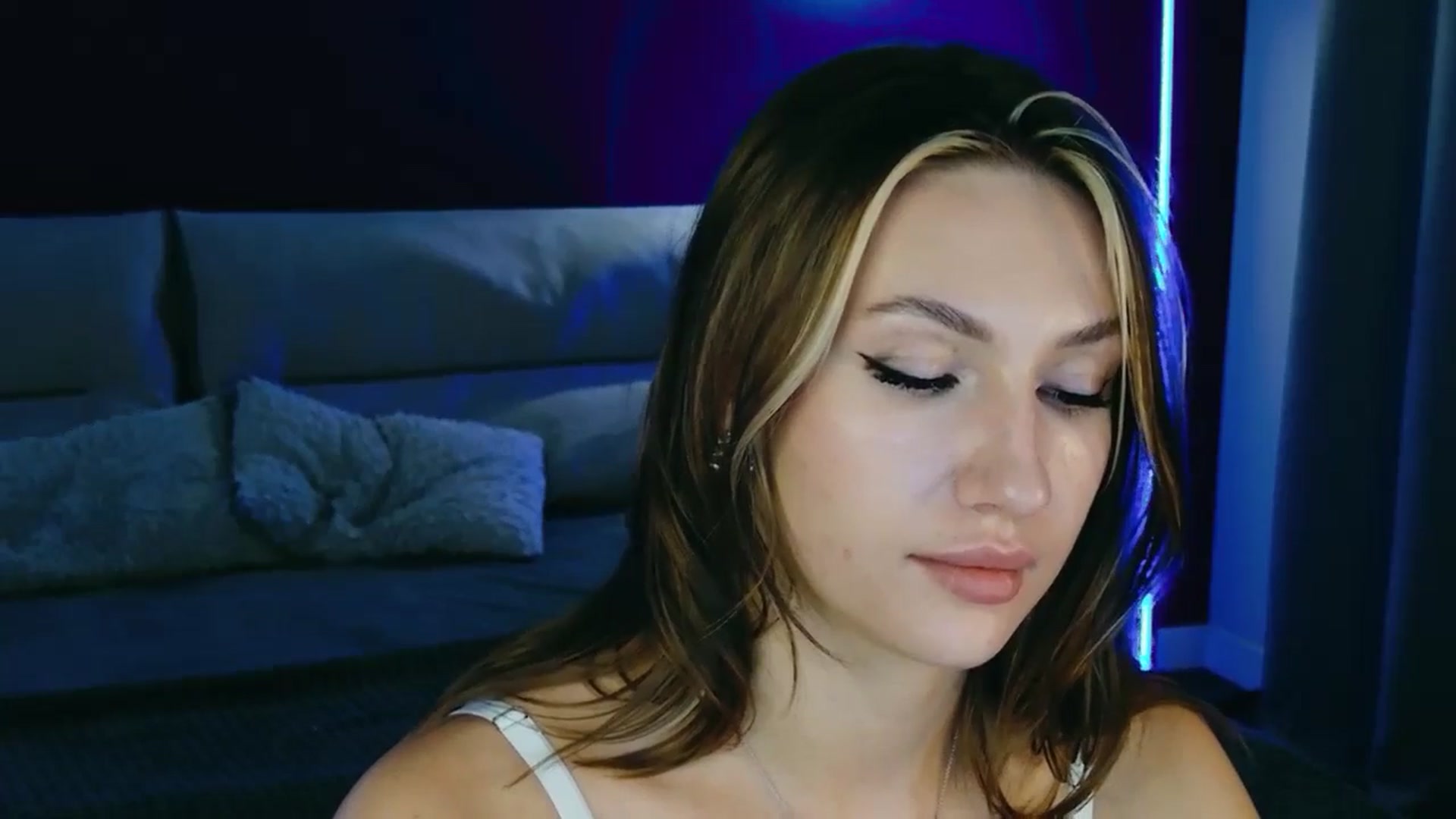 Gallery image thumbnail from LovelyGin's myfreecams stream on, 09/03/2025, 18:06 image 8 of 20