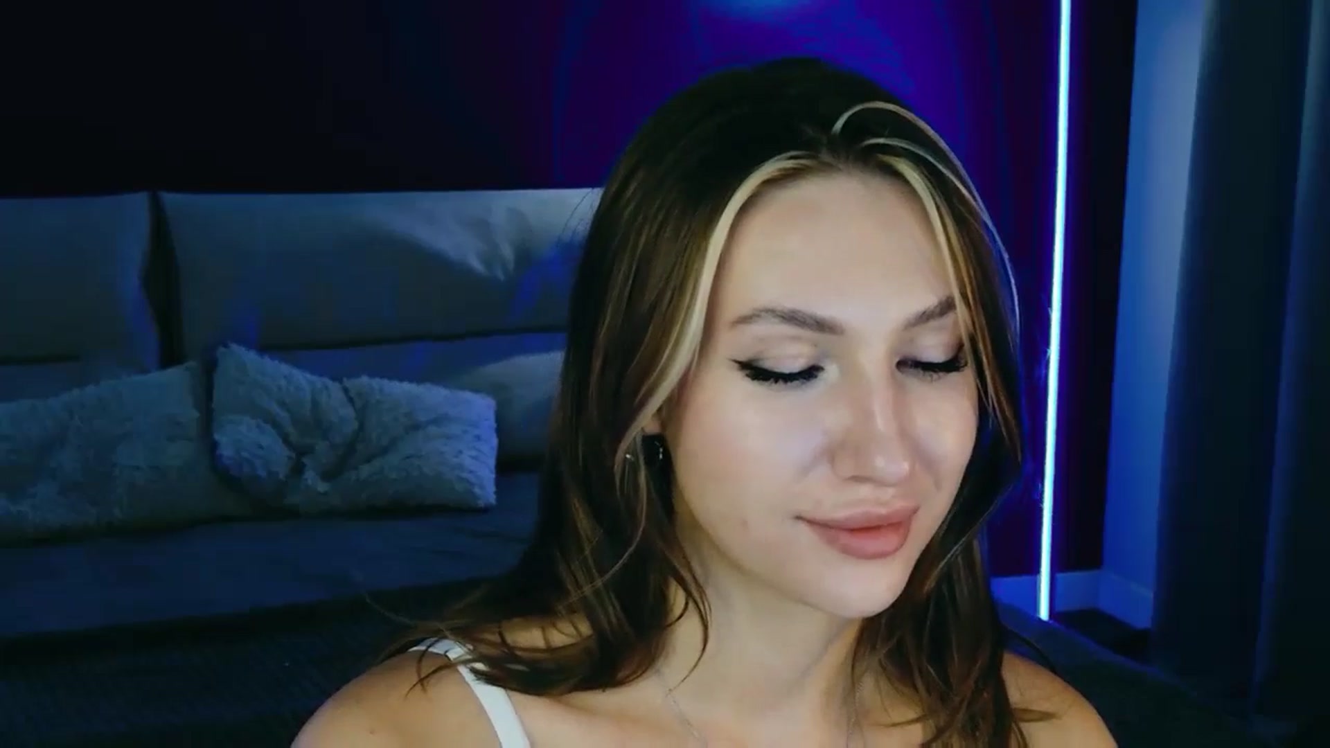 Gallery image thumbnail from LovelyGin's myfreecams stream on, 09/03/2025, 18:06 image 11 of 20