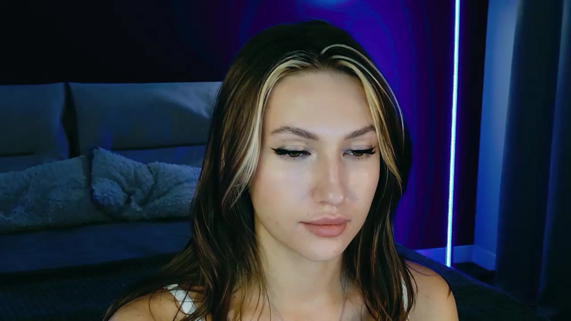 Gallery image thumbnail from LovelyGin's myfreecams stream on, 09/03/2025, 18:06 image 12 of 20
