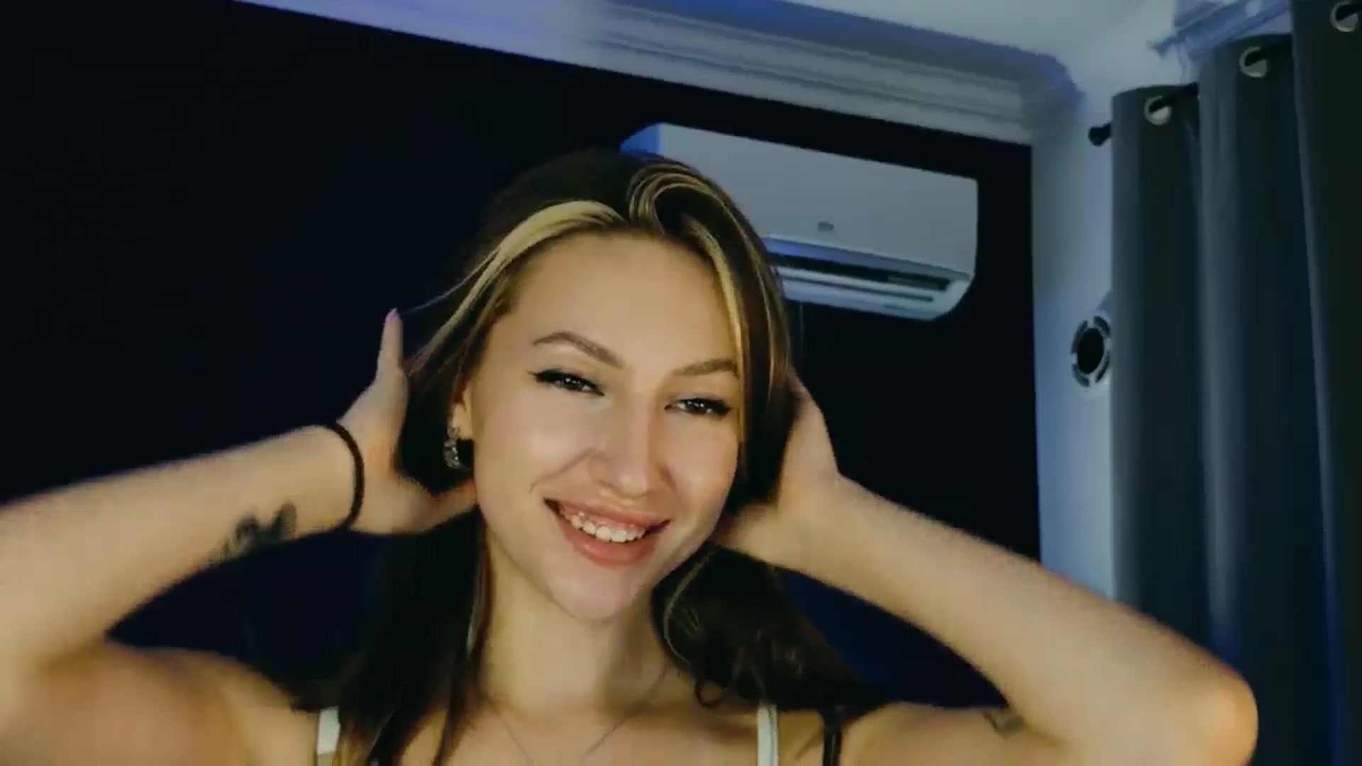 Gallery image thumbnail from LovelyGin's myfreecams stream on, 09/03/2025, 18:06 image 14 of 20