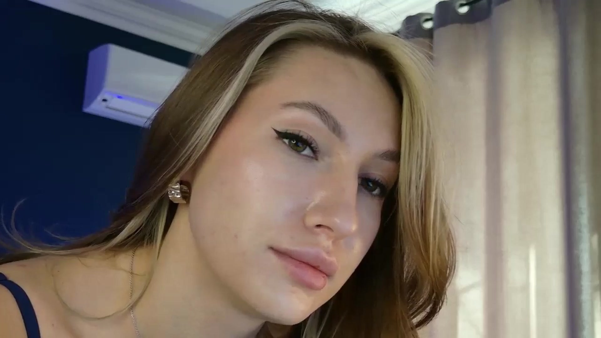 Gallery image thumbnail from LovelyGin's myfreecams stream on, 09/04/2025, 15:00 image 3 of 20