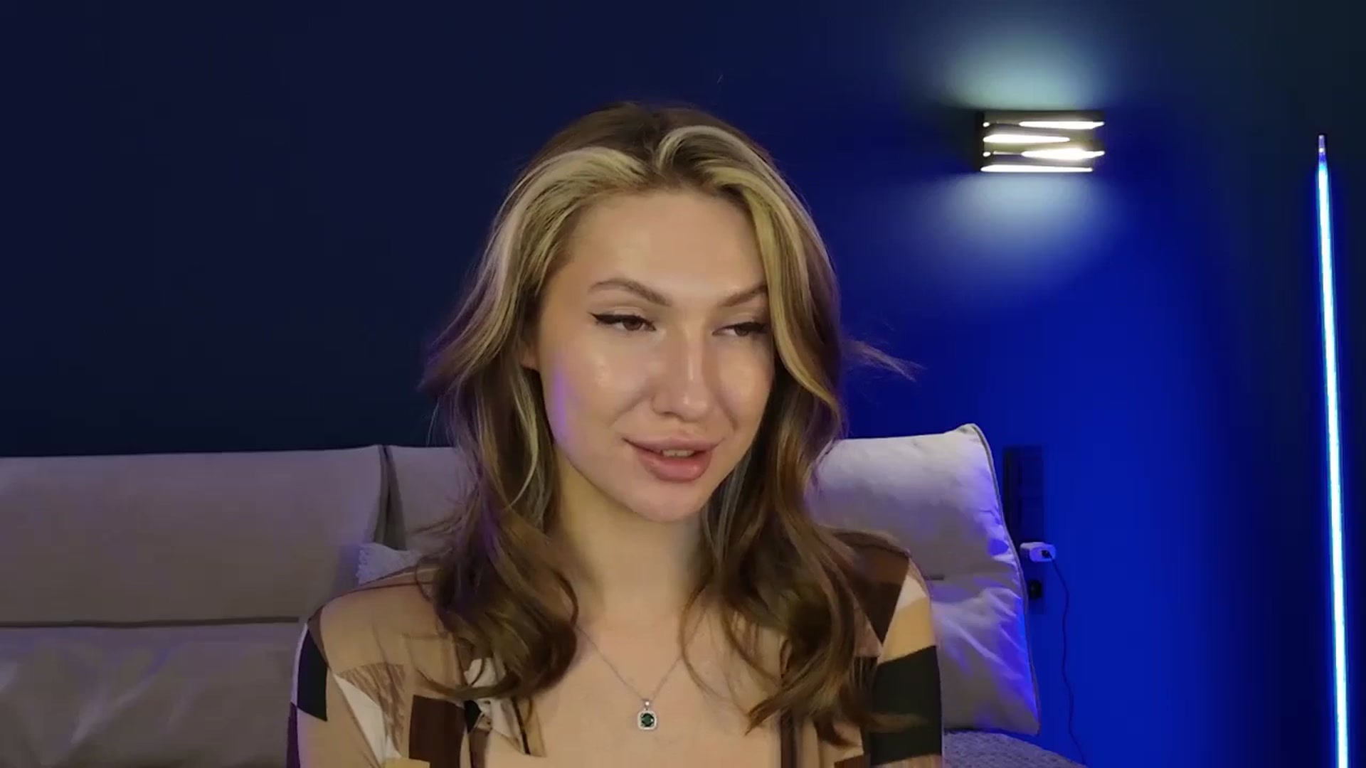 Gallery image thumbnail from LovelyGin's myfreecams stream on, 09/08/2025, 15:08 image 14 of 20