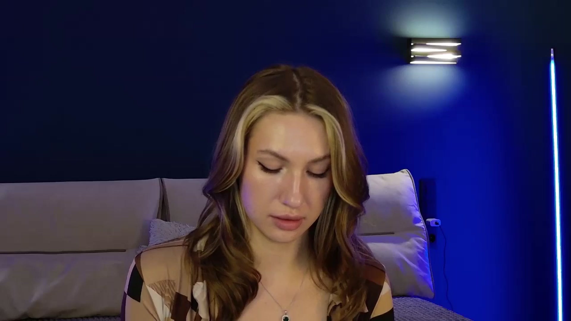 Gallery image thumbnail from LovelyGin's myfreecams stream on, 09/08/2025, 15:08 image 13 of 20