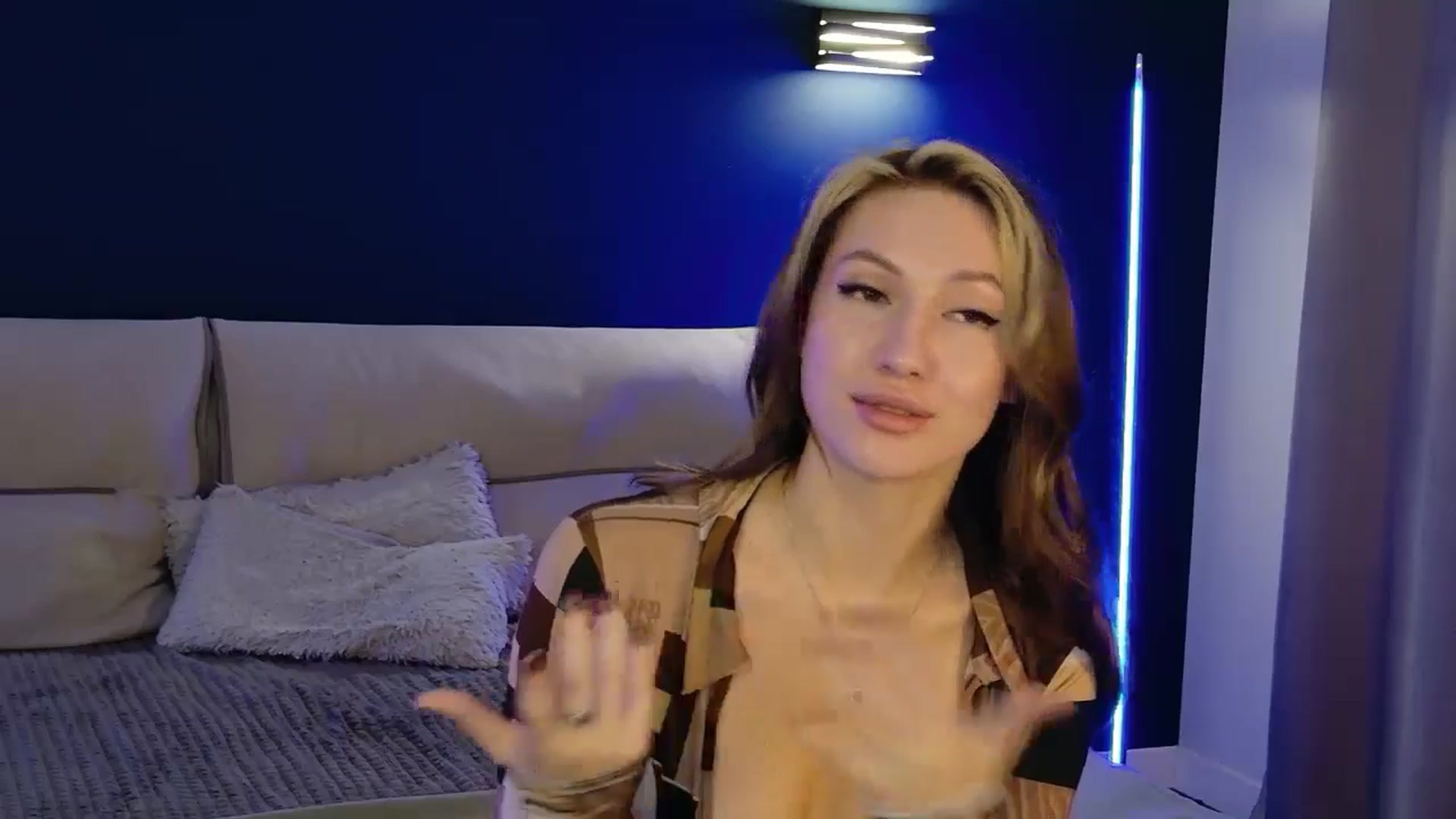 Gallery image thumbnail from LovelyGin's myfreecams stream on, 09/08/2025, 19:15 image 18 of 20