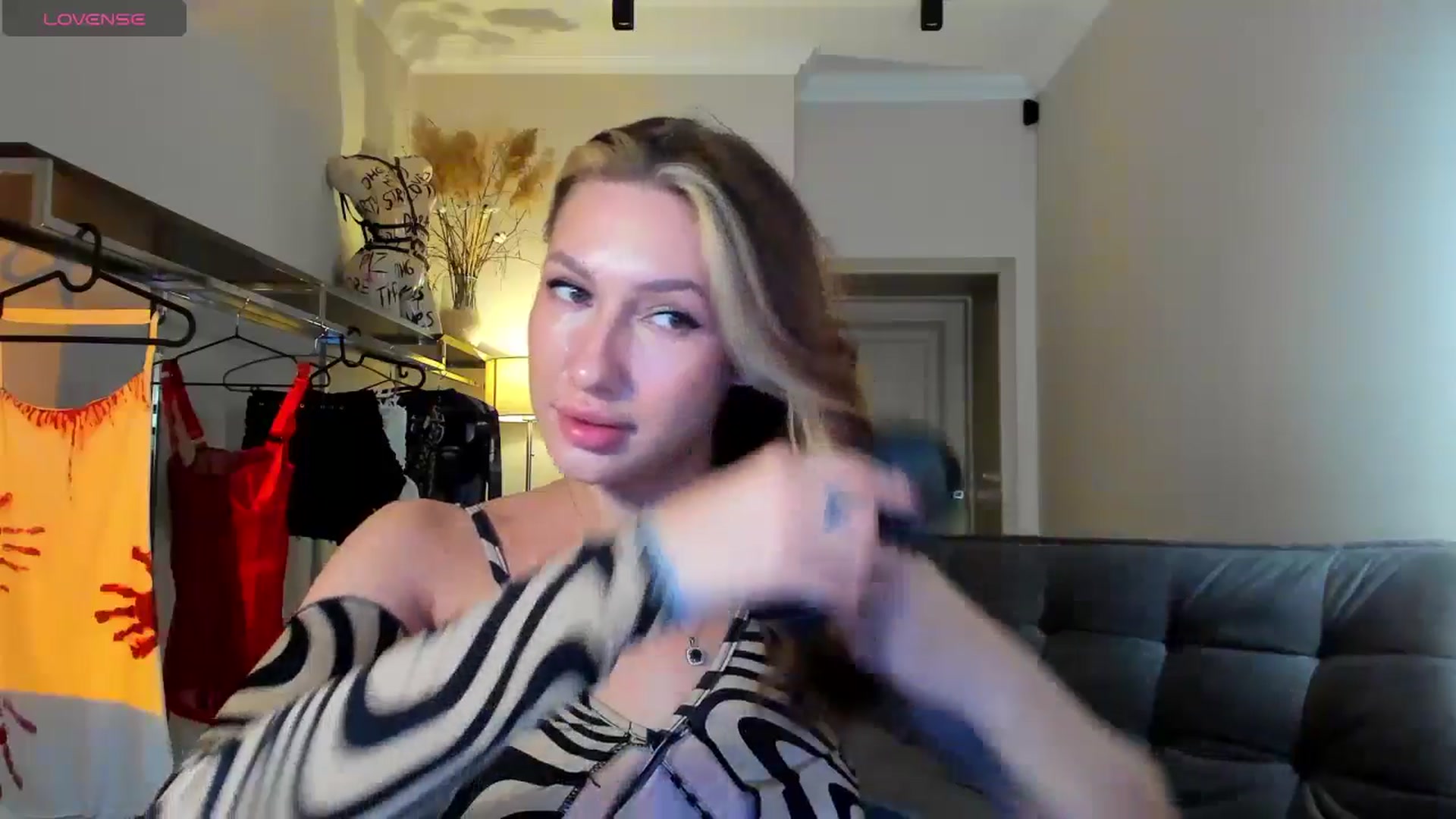 Gallery image thumbnail from LovelyGin's myfreecams stream on, 09/09/2025, 13:45 image 10 of 20