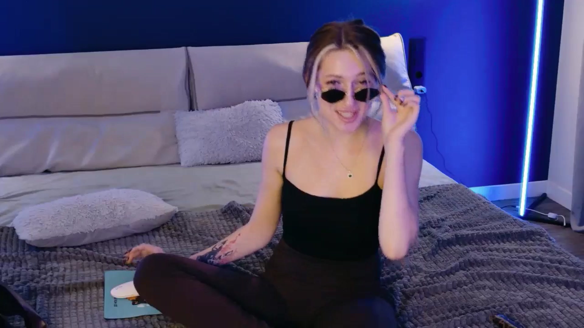 Gallery image thumbnail from LovelyGin's myfreecams stream on, 09/15/2025, 19:38 image 16 of 20