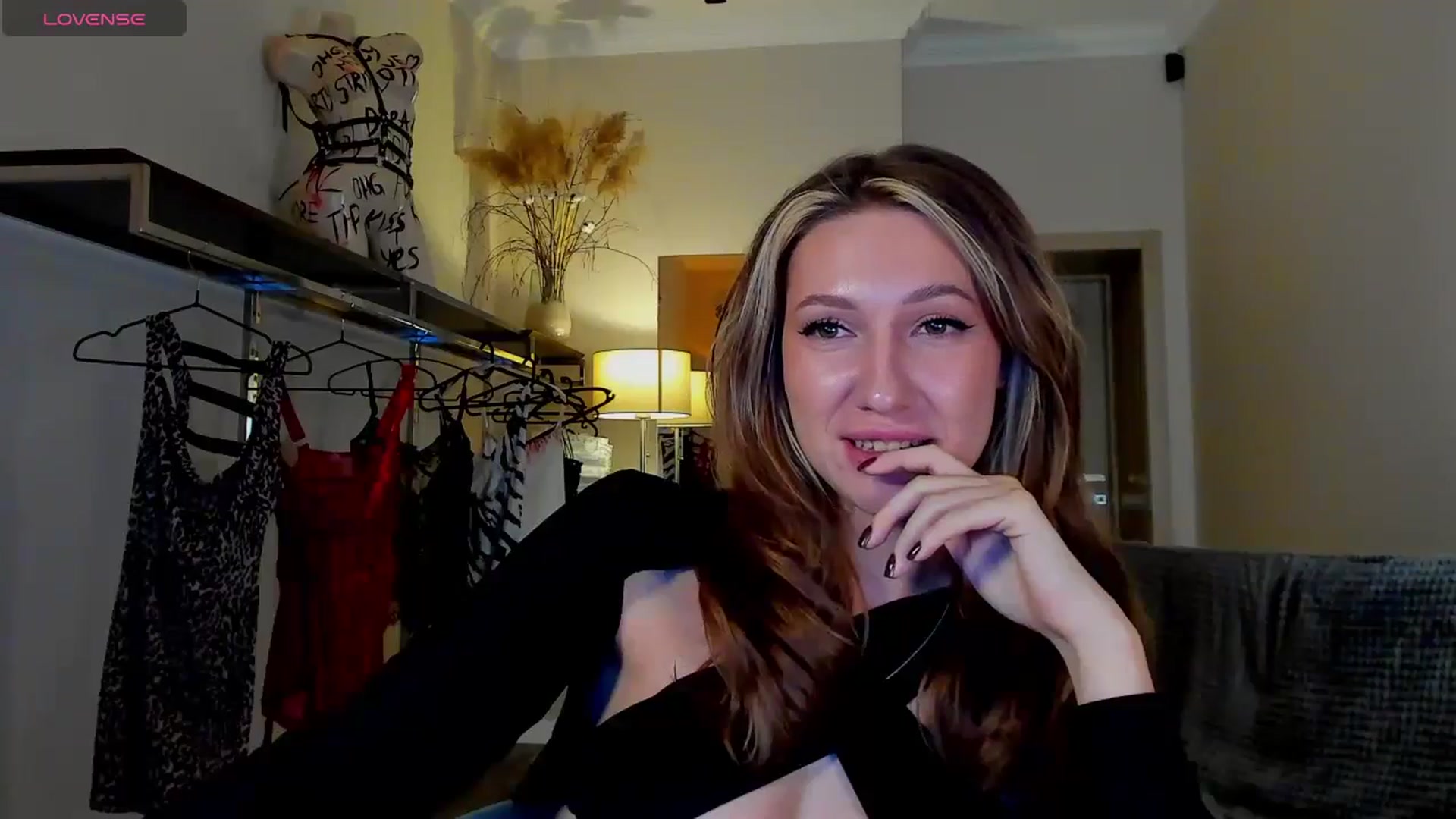 Gallery image thumbnail from LovelyGin's myfreecams stream on, 09/16/2025, 15:48 image 17 of 20