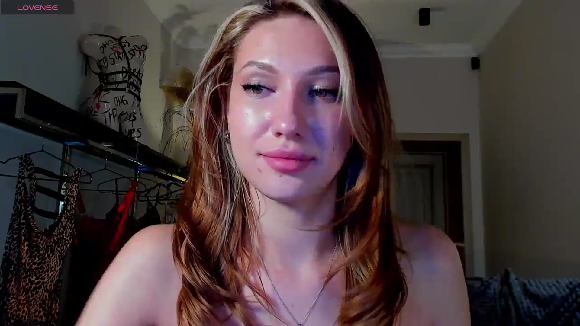Gallery image thumbnail from LovelyGin's myfreecams stream on, 09/16/2025, 19:19 image 8 of 20