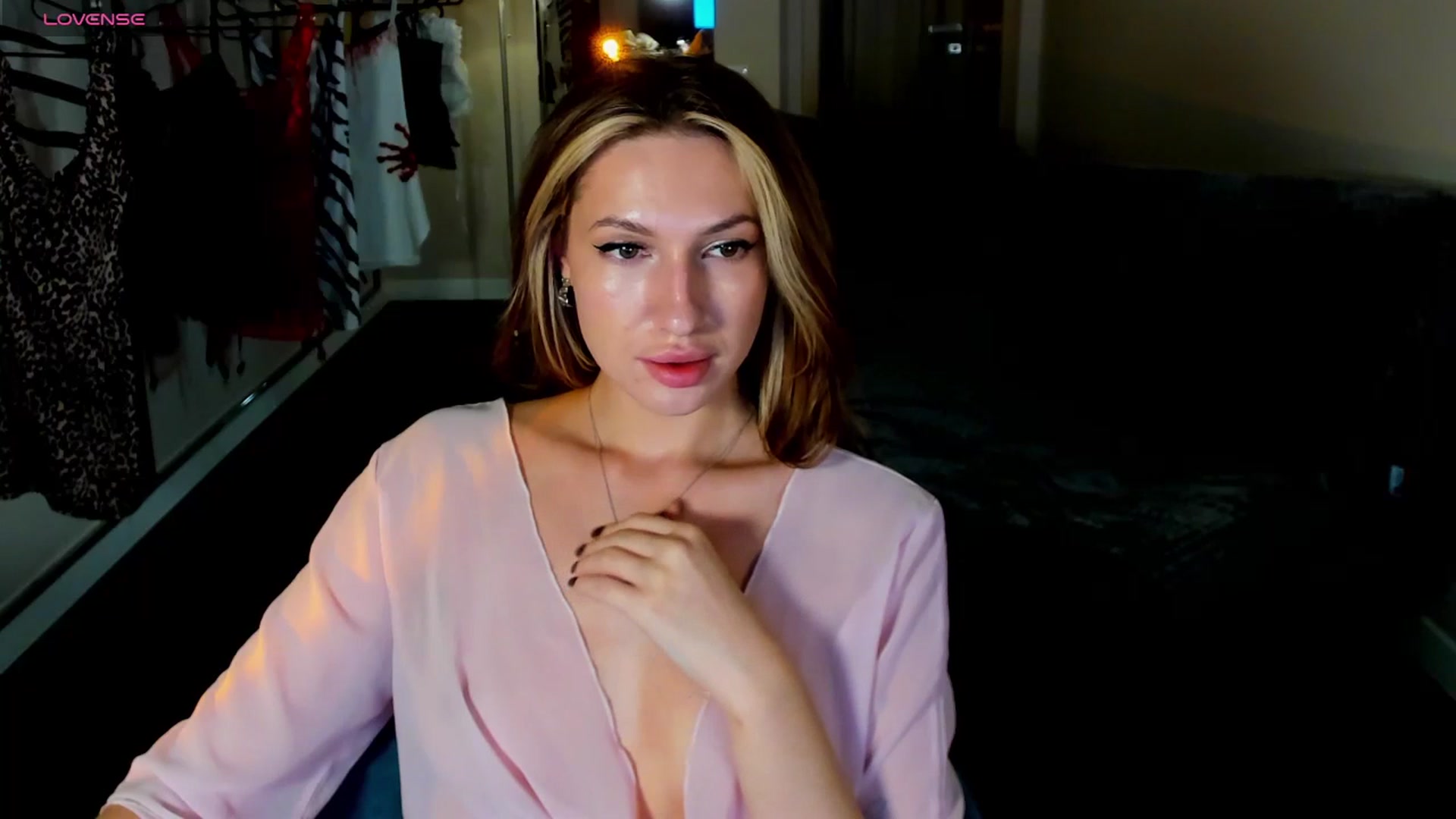 Gallery image thumbnail from LovelyGin's myfreecams stream on, 09/18/2025, 19:33 image 12 of 20