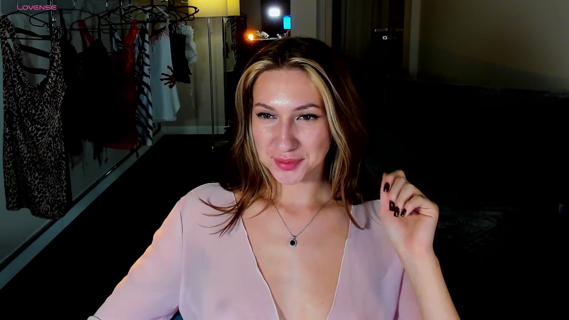 Gallery image thumbnail from LovelyGin's myfreecams stream on, 09/18/2025, 19:33 image 16 of 20