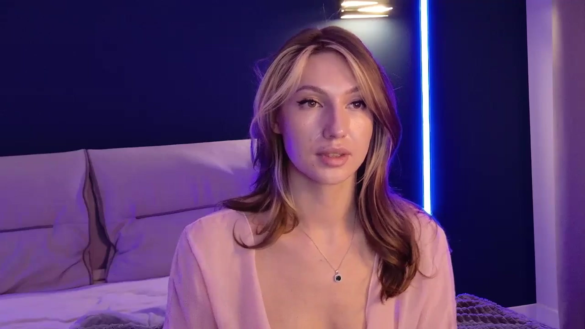 Gallery image thumbnail from LovelyGin's myfreecams stream on, 09/19/2025, 18:31 image 20 of 20