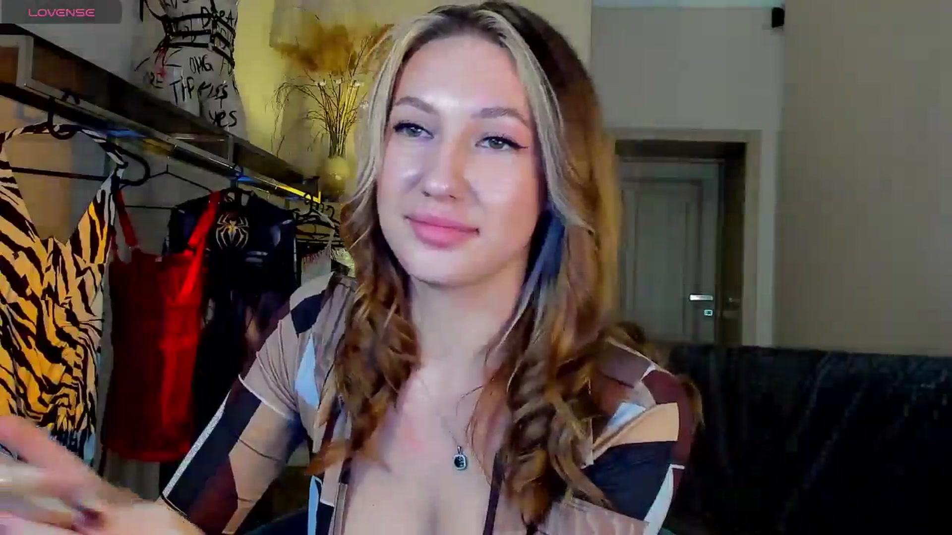 Gallery image thumbnail from LovelyGin's myfreecams stream on, 09/22/2025, 15:39 image 12 of 20