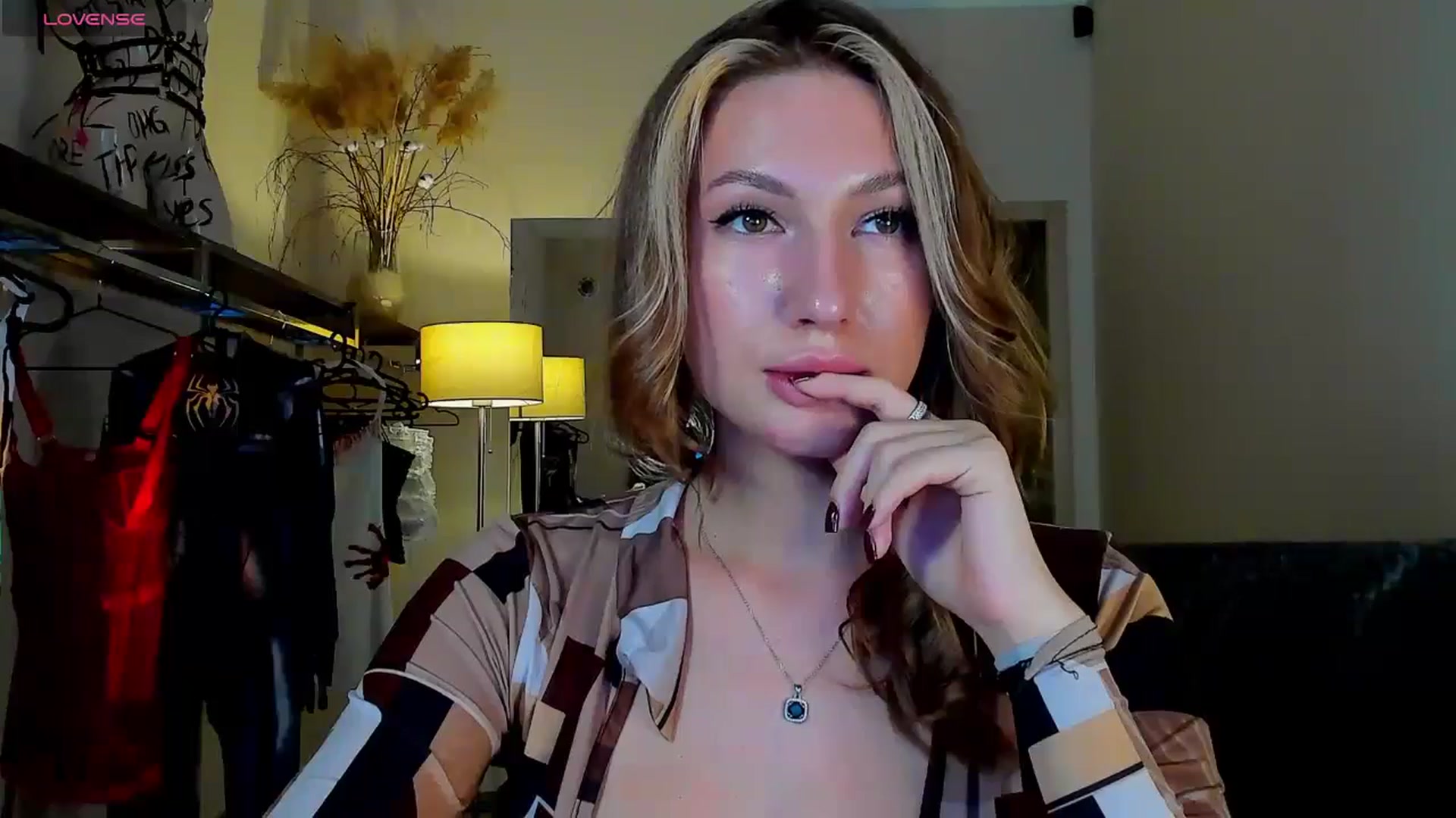 Gallery image thumbnail from LovelyGin's myfreecams stream on, 09/22/2025, 16:00 image 19 of 20