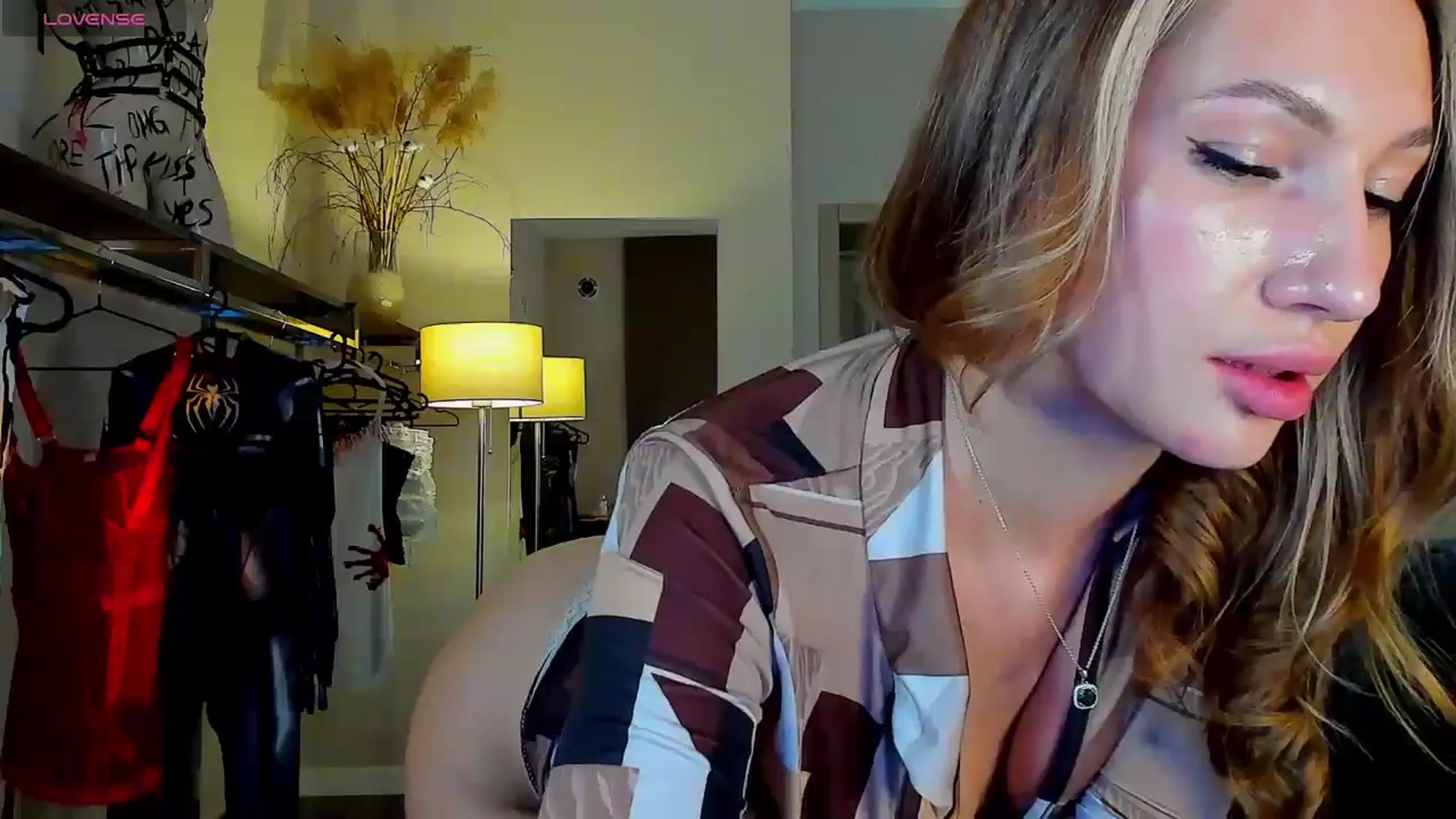 Gallery image thumbnail from LovelyGin's myfreecams stream on, 09/22/2025, 16:00 image 1 of 20