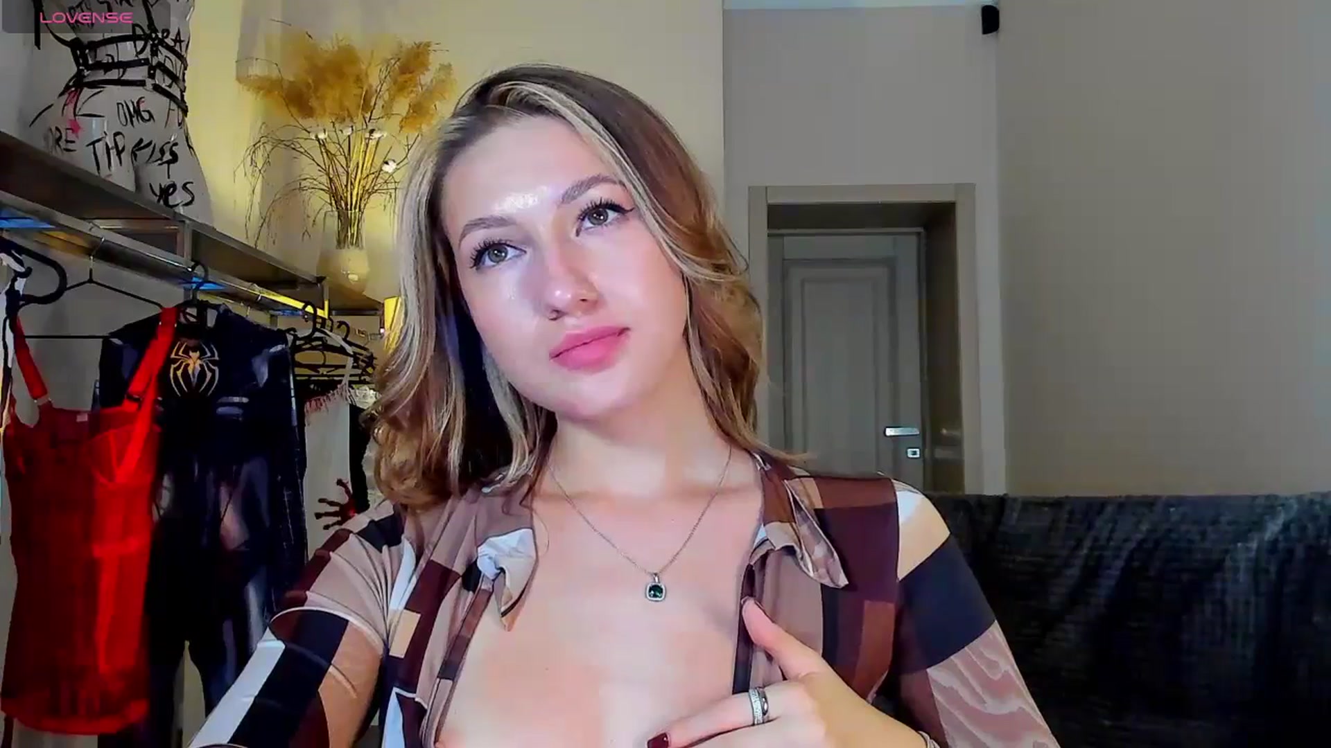 Gallery image thumbnail from LovelyGin's myfreecams stream on, 09/22/2025, 16:55 image 10 of 20