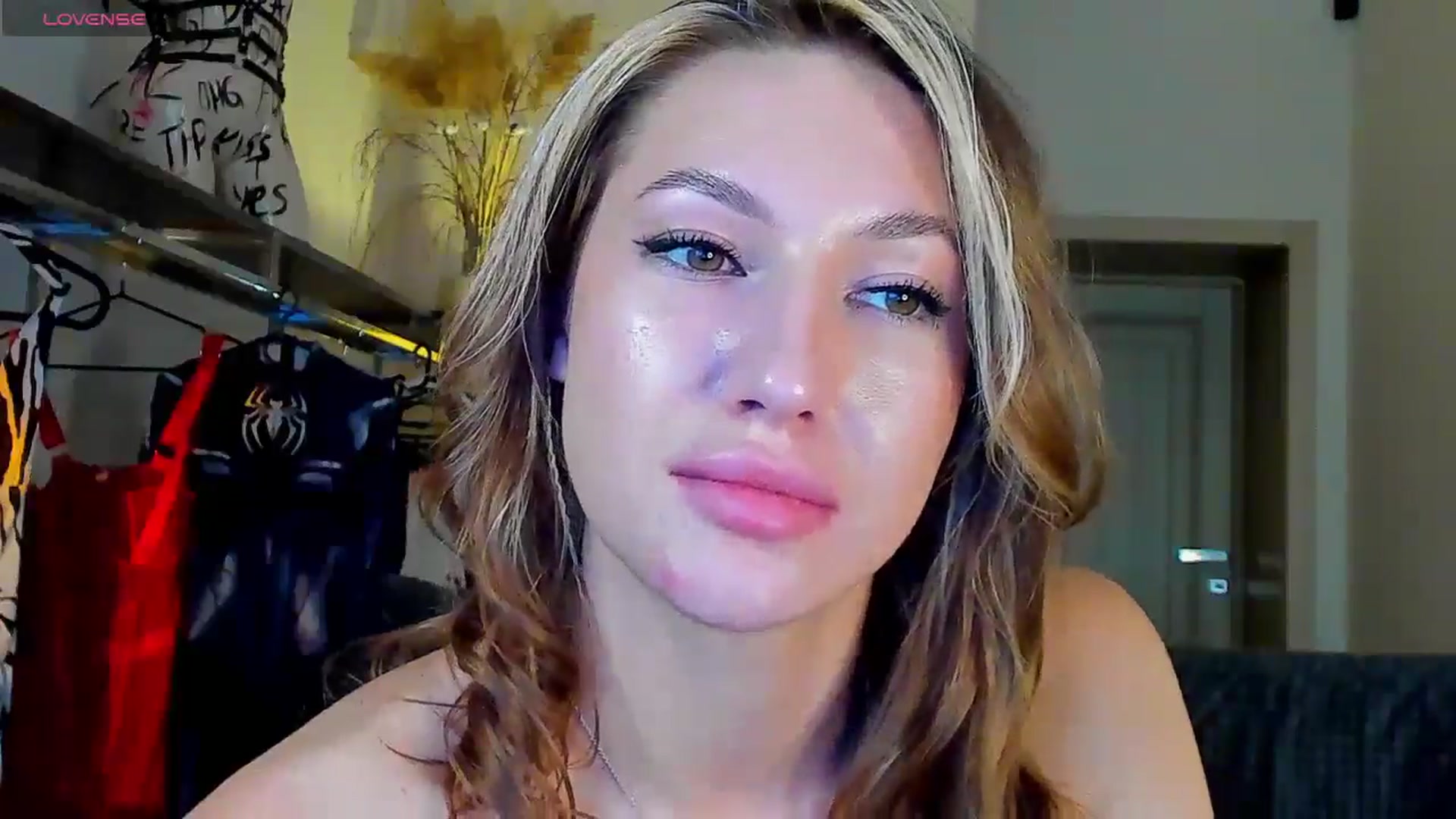 Gallery image thumbnail from LovelyGin's myfreecams stream on, 09/22/2025, 19:20 image 9 of 20
