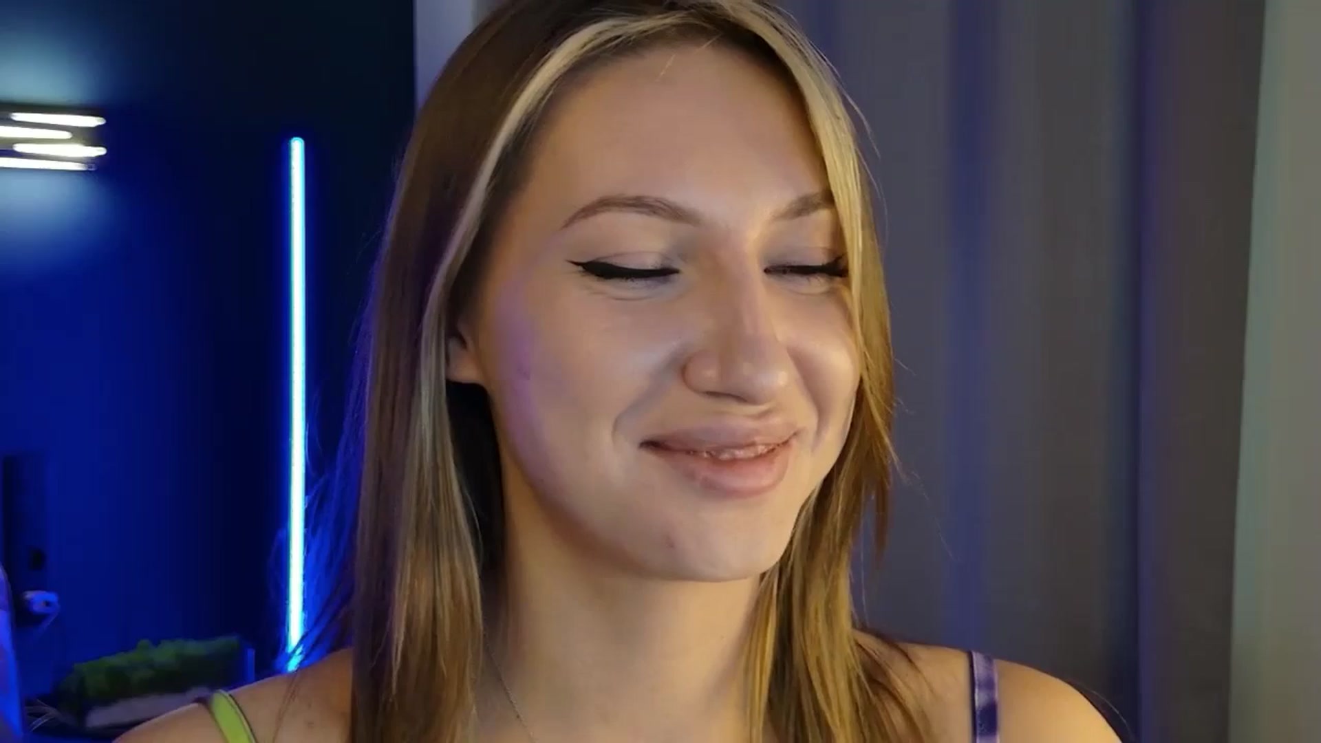 Gallery image thumbnail from LovelyGin's myfreecams stream on, 09/25/2025, 15:23 image 9 of 20