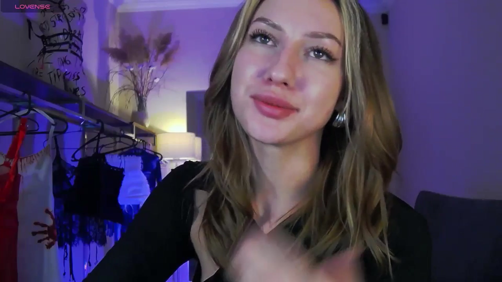 Gallery image thumbnail from LovelyGin's myfreecams stream on, 09/30/2025, 14:30 image 14 of 20