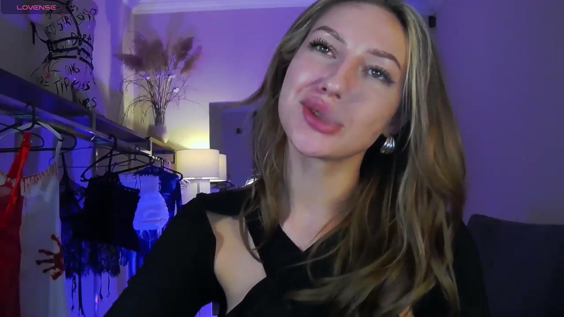 Gallery image thumbnail from LovelyGin's myfreecams stream on, 09/30/2025, 14:30 image 3 of 20