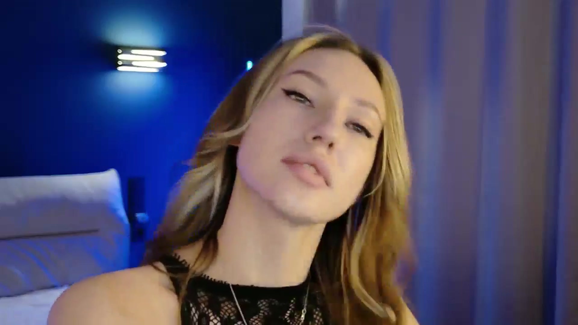 Gallery image thumbnail from LovelyGin's myfreecams stream on, 10/01/2025, 15:03 image 8 of 20