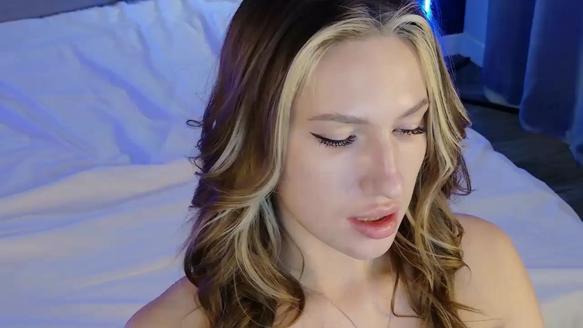 Gallery image thumbnail from LovelyGin's myfreecams stream on, 10/01/2025, 16:24 image 1 of 20