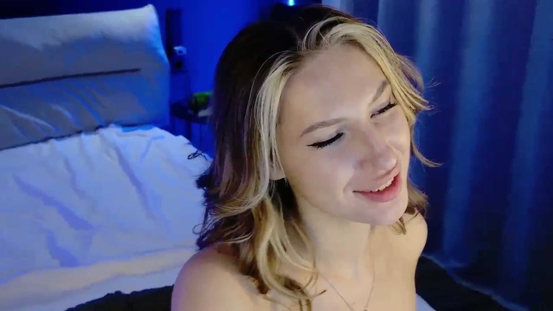 Gallery image thumbnail from LovelyGin's myfreecams stream on, 10/01/2025, 16:24 image 12 of 20