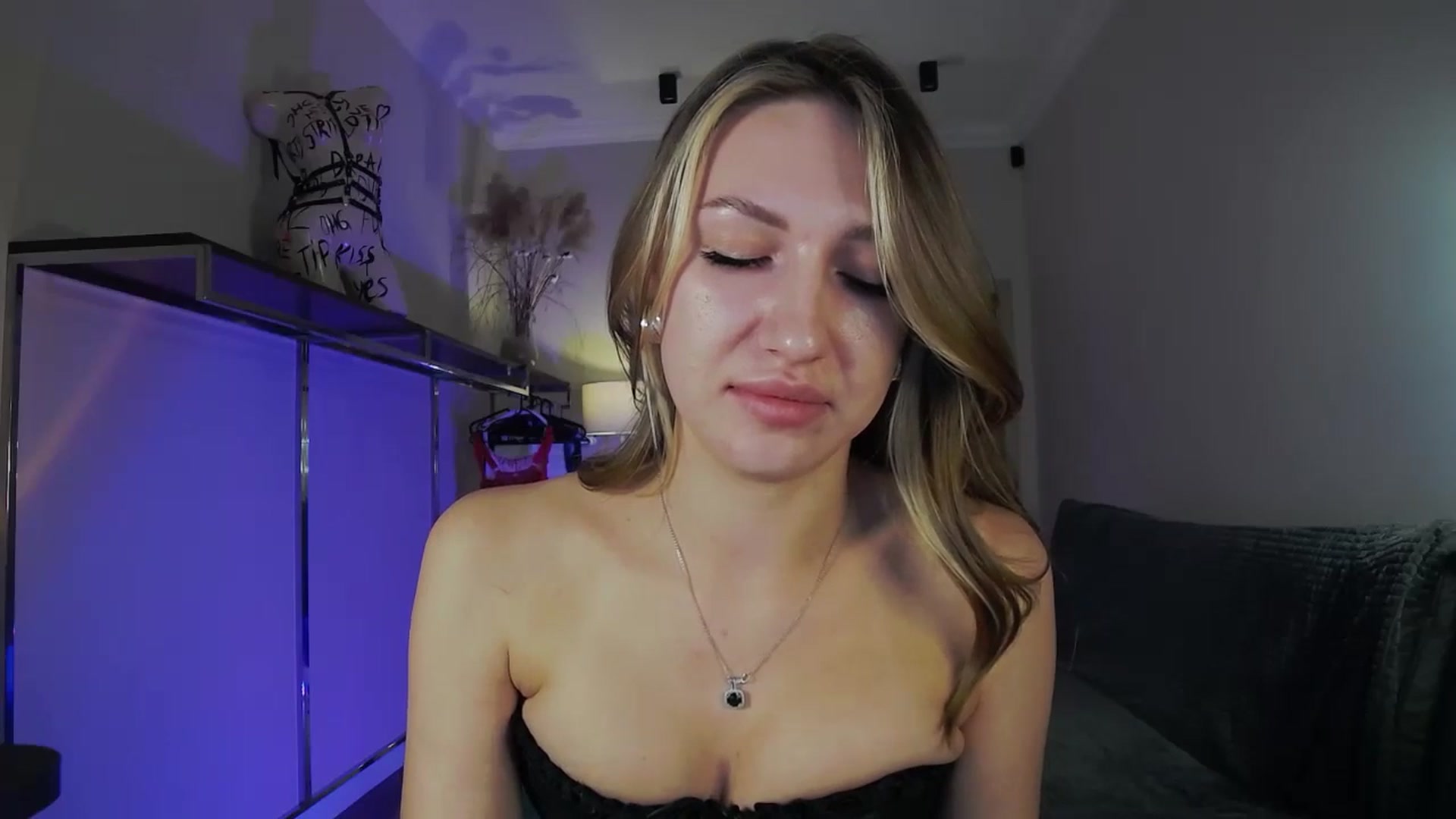 Gallery image thumbnail from LovelyGin's myfreecams stream on, 10/06/2025, 15:54 image 9 of 20