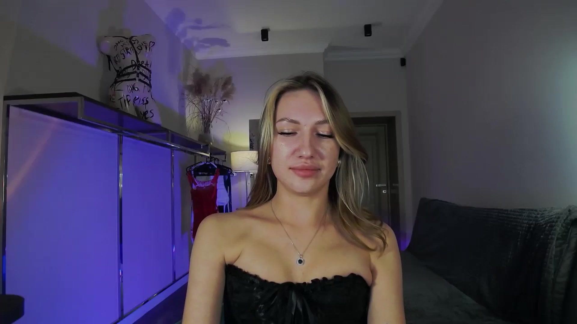 Gallery image thumbnail from LovelyGin's myfreecams stream on, 10/06/2025, 15:54 image 12 of 20