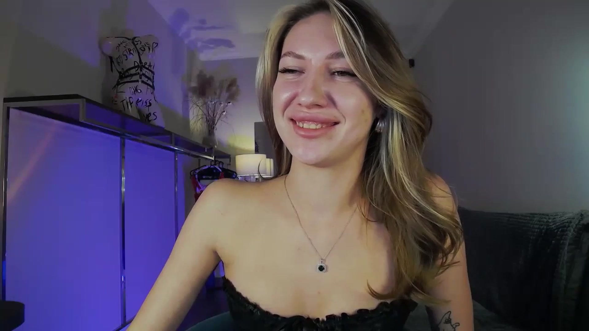 Gallery image thumbnail from LovelyGin's myfreecams stream on, 10/06/2025, 15:54 image 14 of 20
