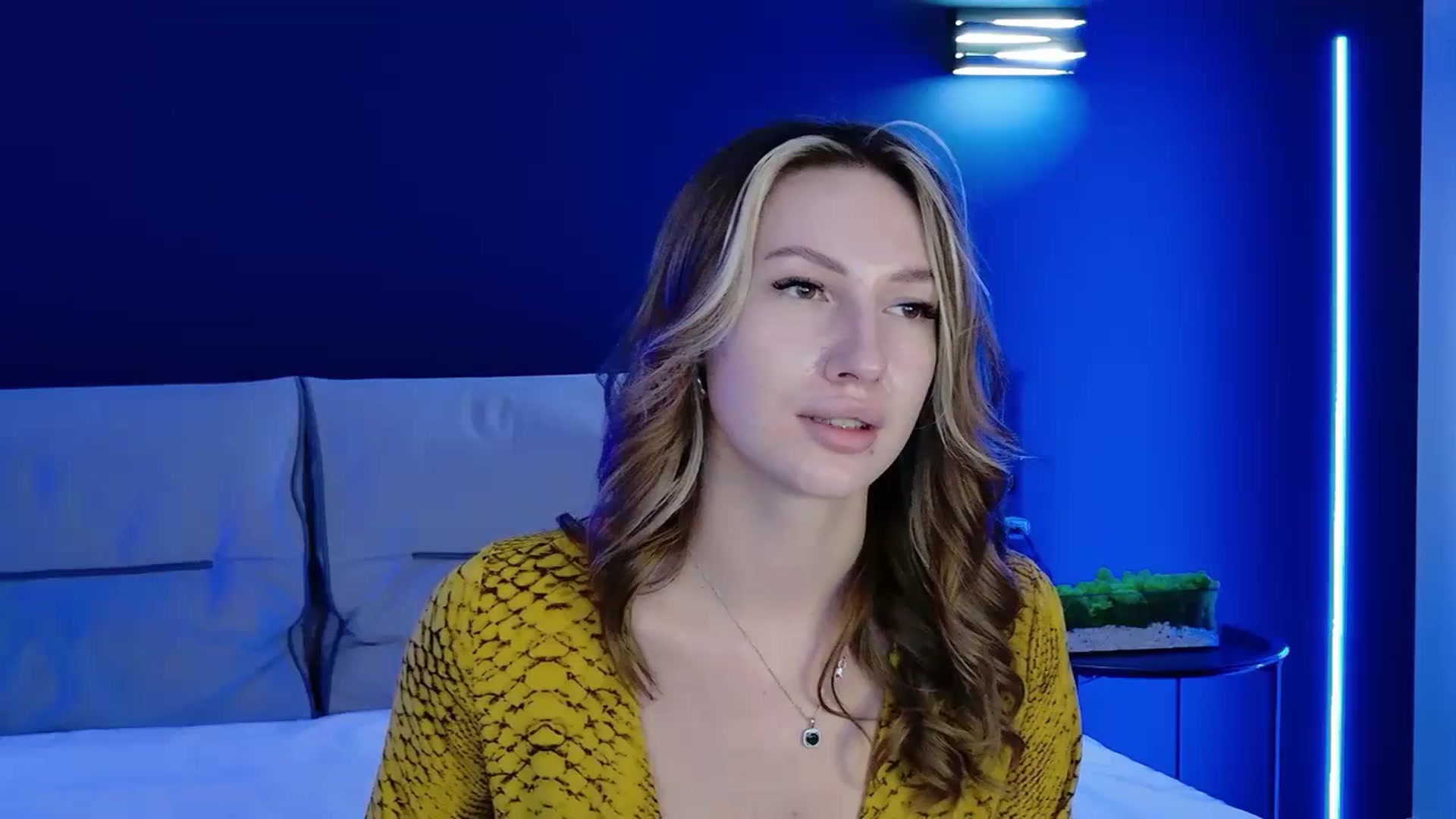 Gallery image thumbnail from LovelyGin's myfreecams stream on, 10/07/2025, 14:16 image 5 of 20