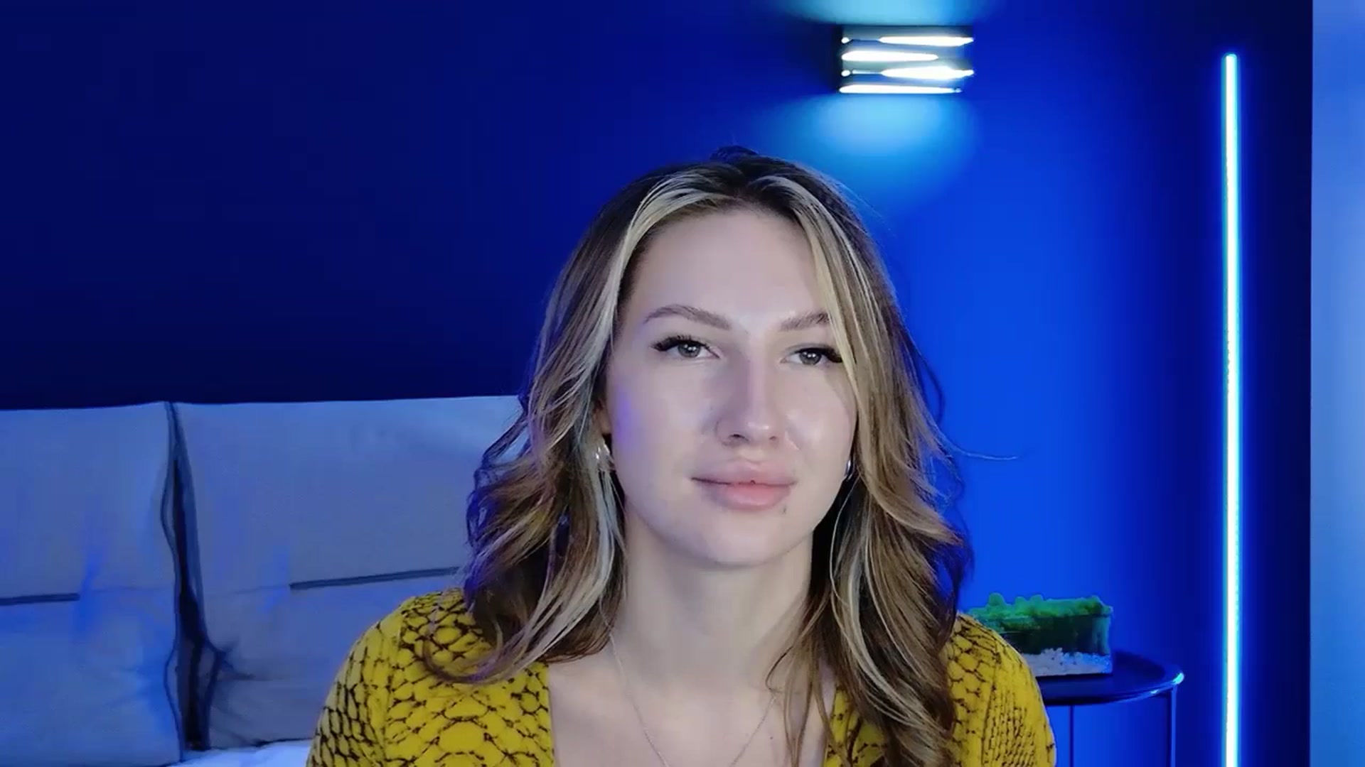 Gallery image thumbnail from LovelyGin's myfreecams stream on, 10/07/2025, 16:18 image 11 of 20