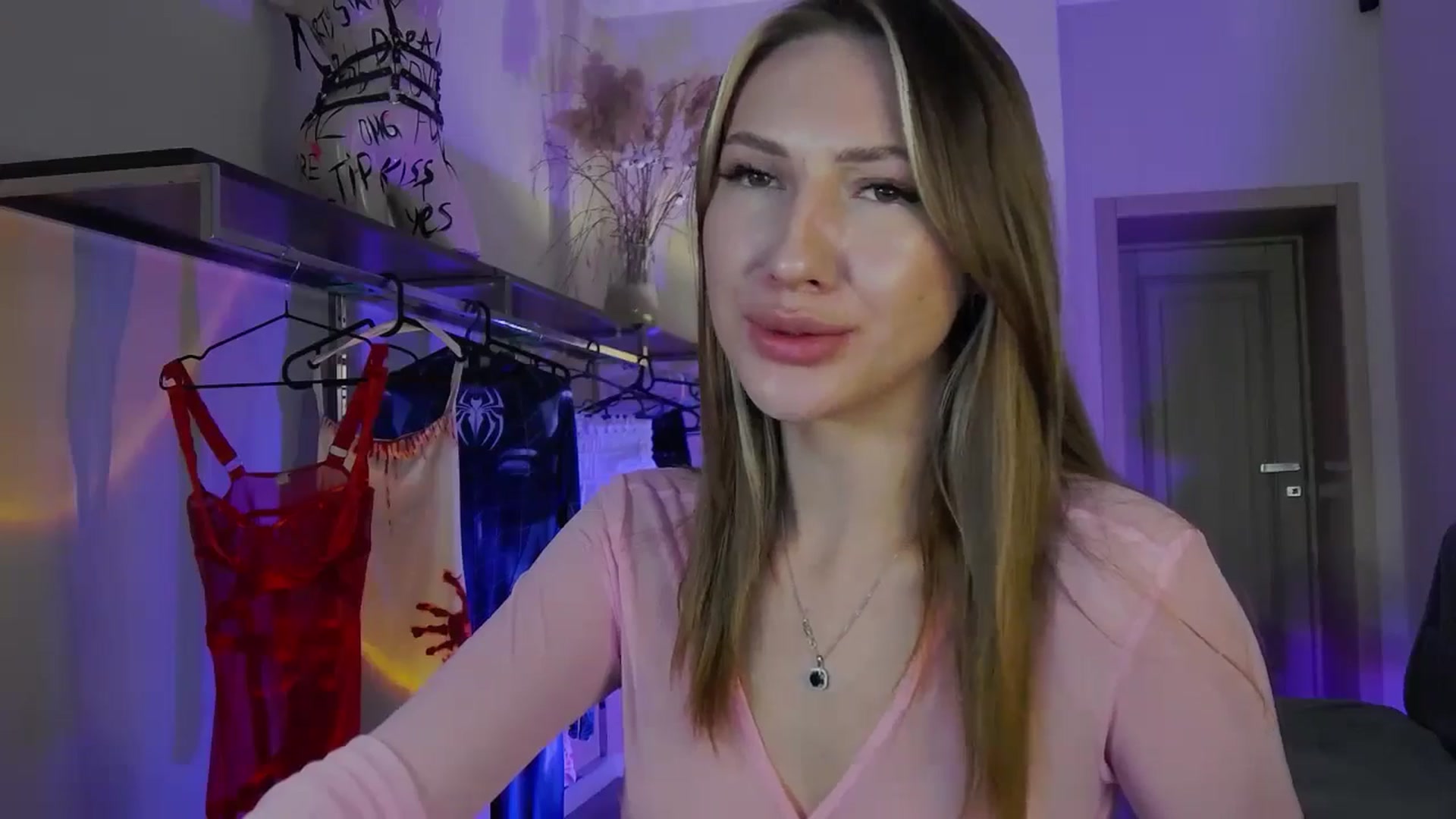Gallery image thumbnail from LovelyGin's myfreecams stream on, 10/10/2025, 13:15 image 13 of 20