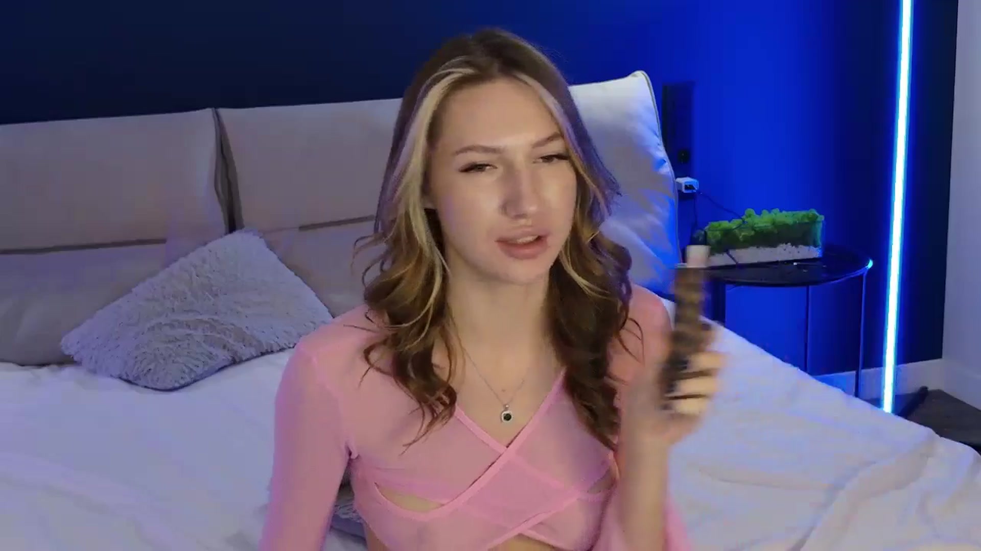 Gallery image thumbnail from LovelyGin's myfreecams stream on, 10/13/2025, 19:09 image 6 of 20