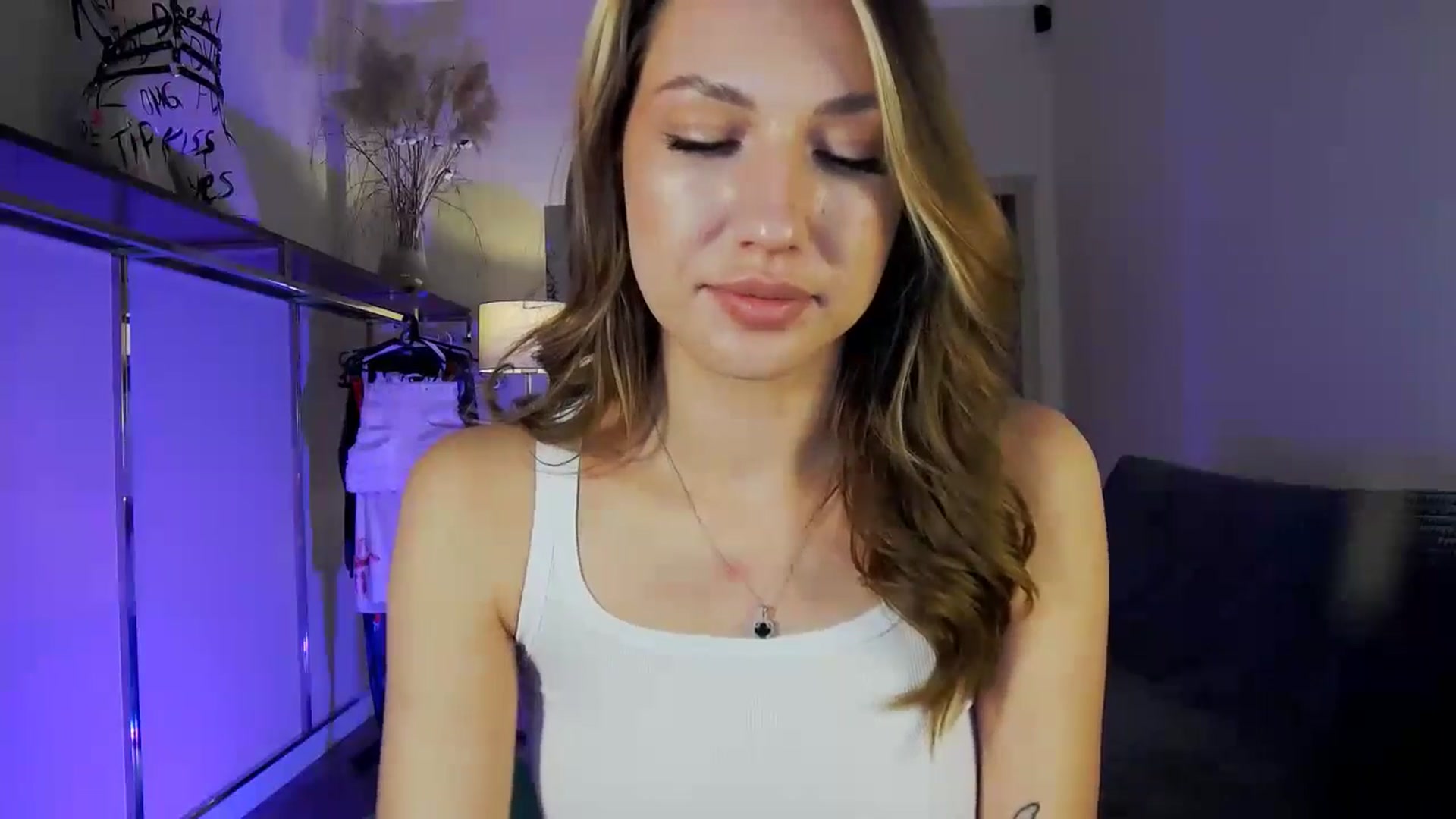 Gallery image thumbnail from LovelyGin's myfreecams stream on, 10/14/2025, 16:52 image 6 of 20