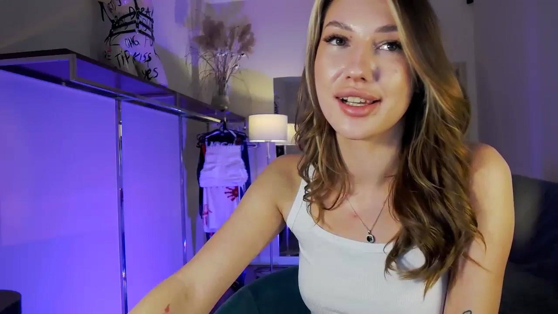 Gallery image thumbnail from LovelyGin's myfreecams stream on, 10/14/2025, 16:52 image 4 of 20