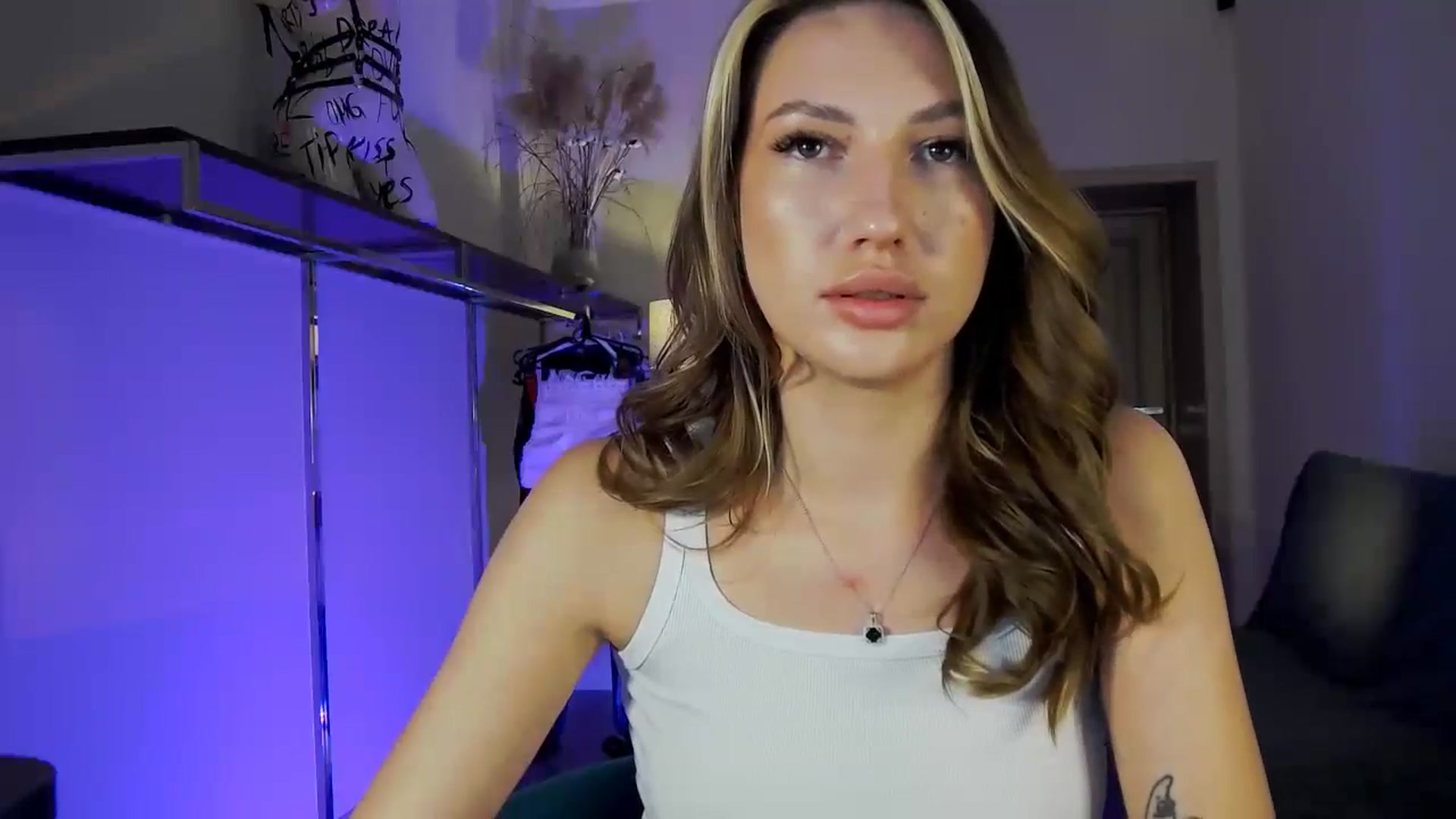 Gallery image thumbnail from LovelyGin's myfreecams stream on, 10/14/2025, 16:52 image 5 of 20