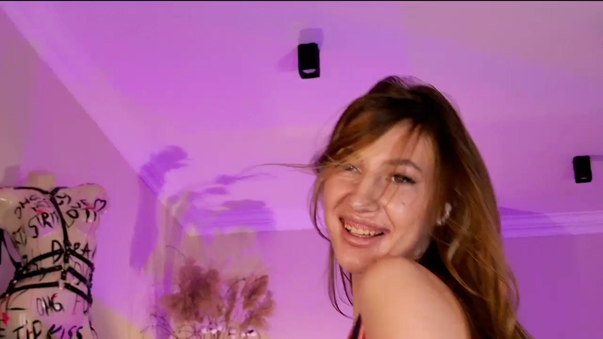 Gallery image thumbnail from LovelyGin's myfreecams stream on, 10/17/2025, 14:37 image 2 of 20