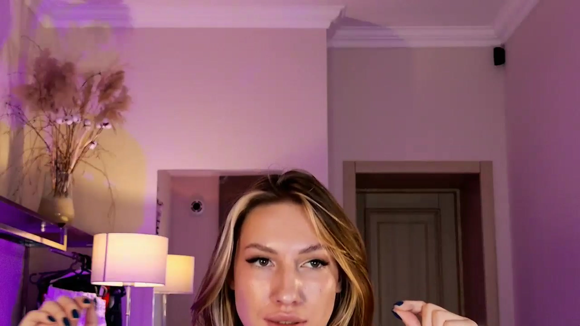 Gallery image thumbnail from LovelyGin's myfreecams stream on, 10/17/2025, 14:37 image 8 of 20